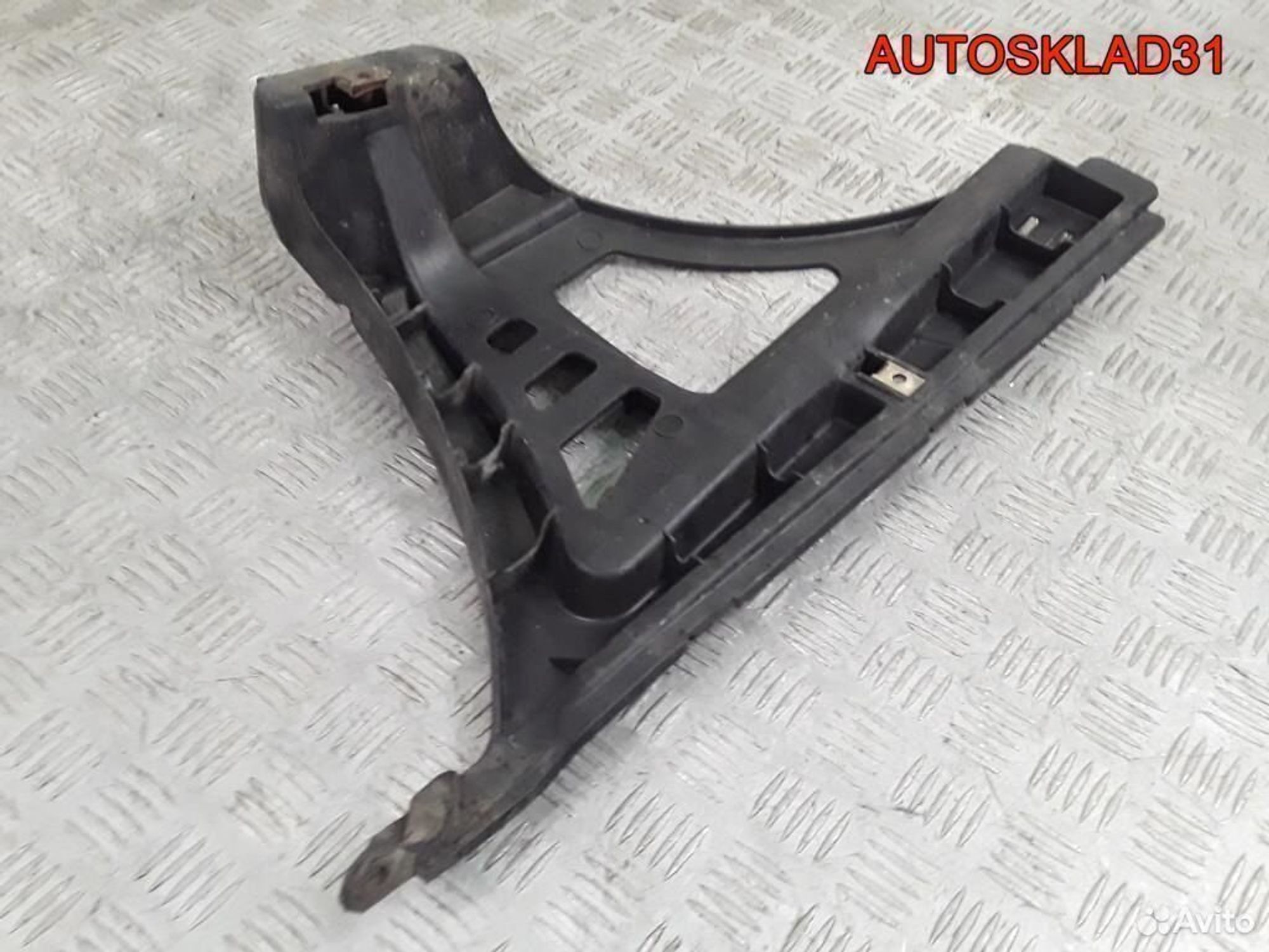 Кронштейн заднего бампера левый Mitsubishi Carisma, 1100 рублей, Дубовое