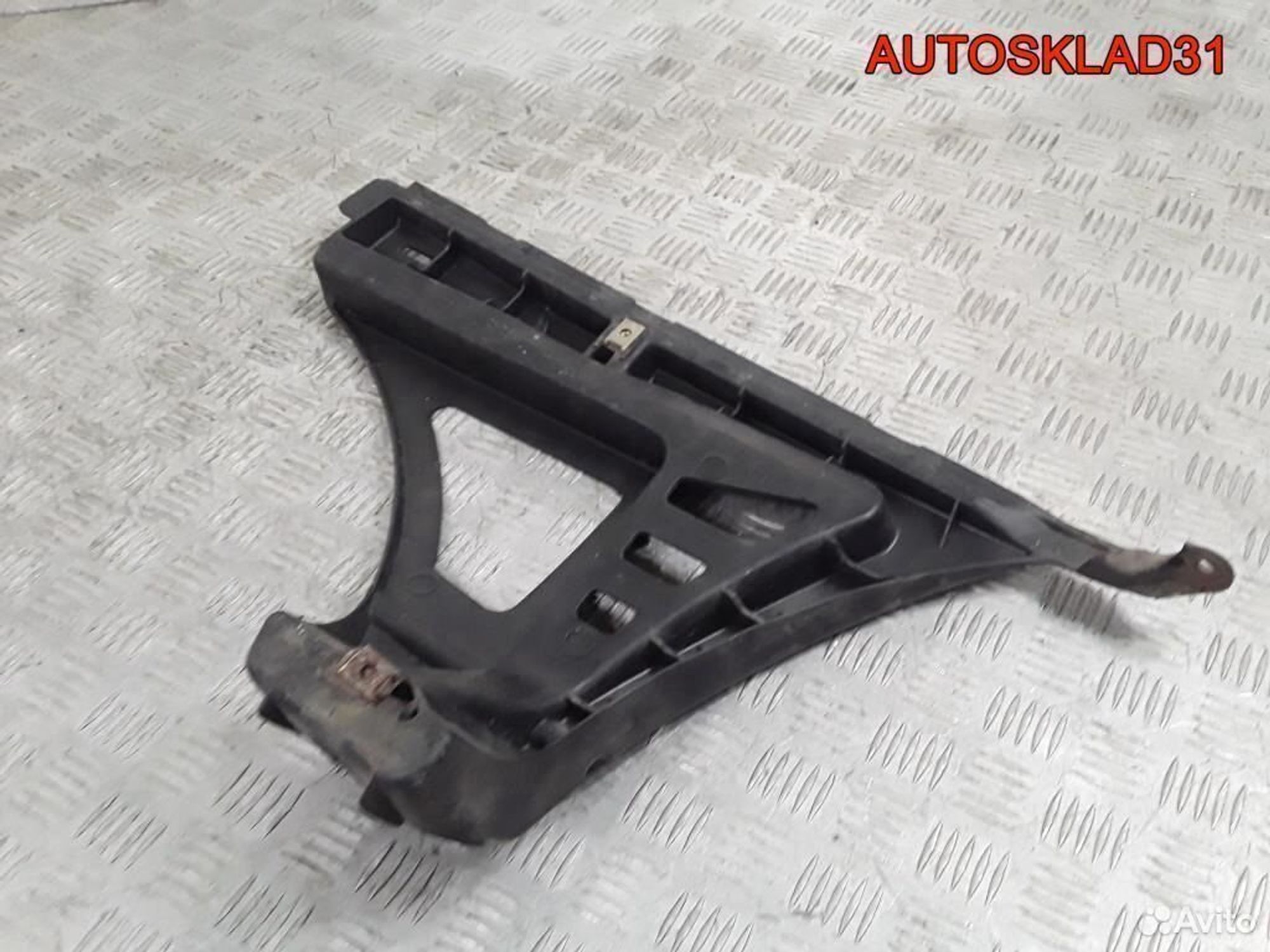 Кронштейн заднего бампера левый Mitsubishi Carisma, 1100 рублей, Дубовое