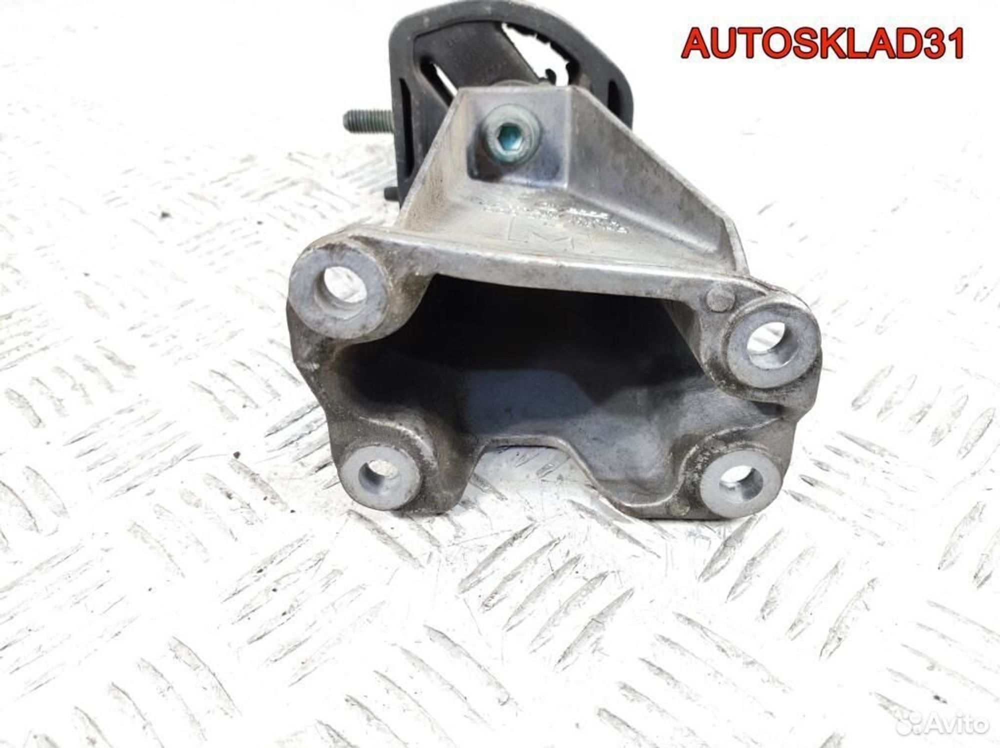 Кронштейн кпп левый Audi A4 B5 8D0399113AB, 2100 рублей, Дубовое