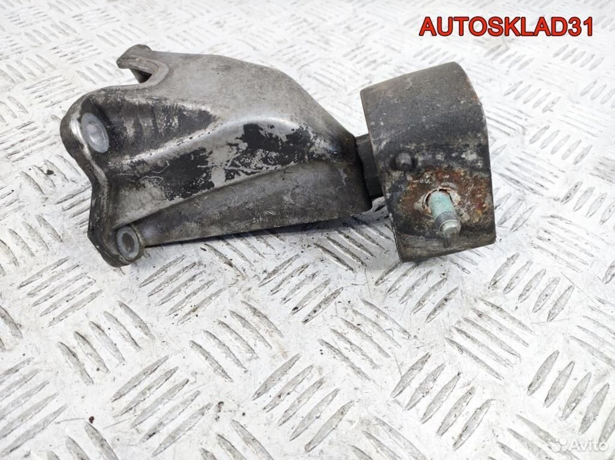 Кронштейн кпп левый Audi A4 B5 8D0399113AB, 2100 рублей, Дубовое