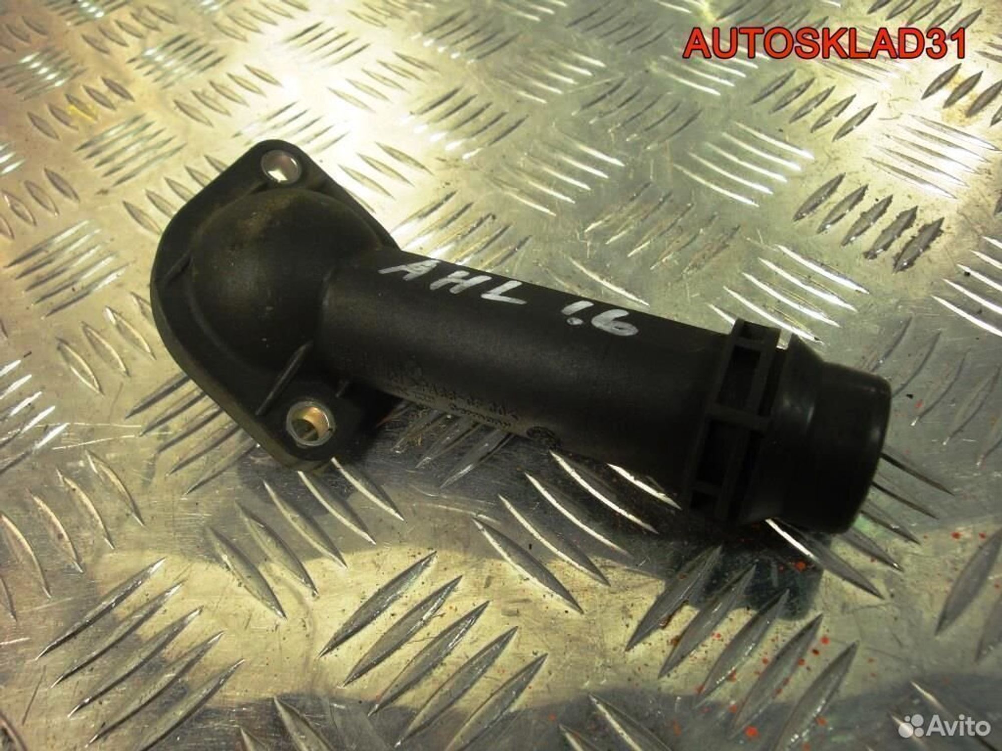 Фланец системы охлаждения VW Passat B5+ 038121121B, 600 рублей, Дубовое