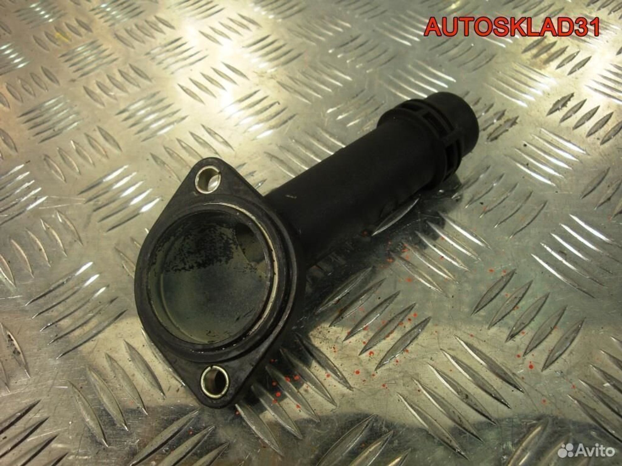 Фланец системы охлаждения VW Passat B5+ 038121121B, 600 рублей, Дубовое