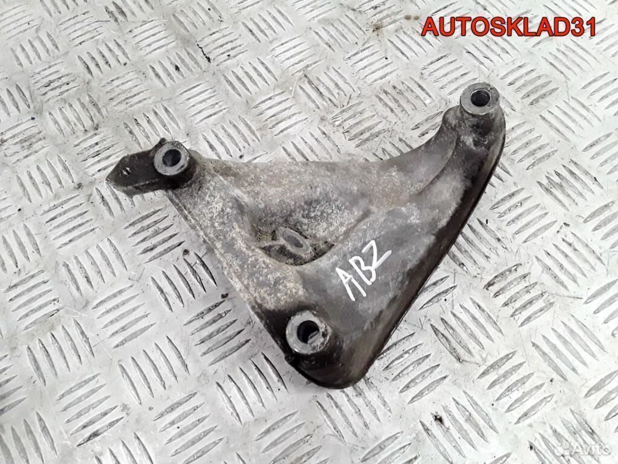 Кронштейн двигателя правый Audi A8 D2 4D0199308E, 1200 рублей, Дубовое