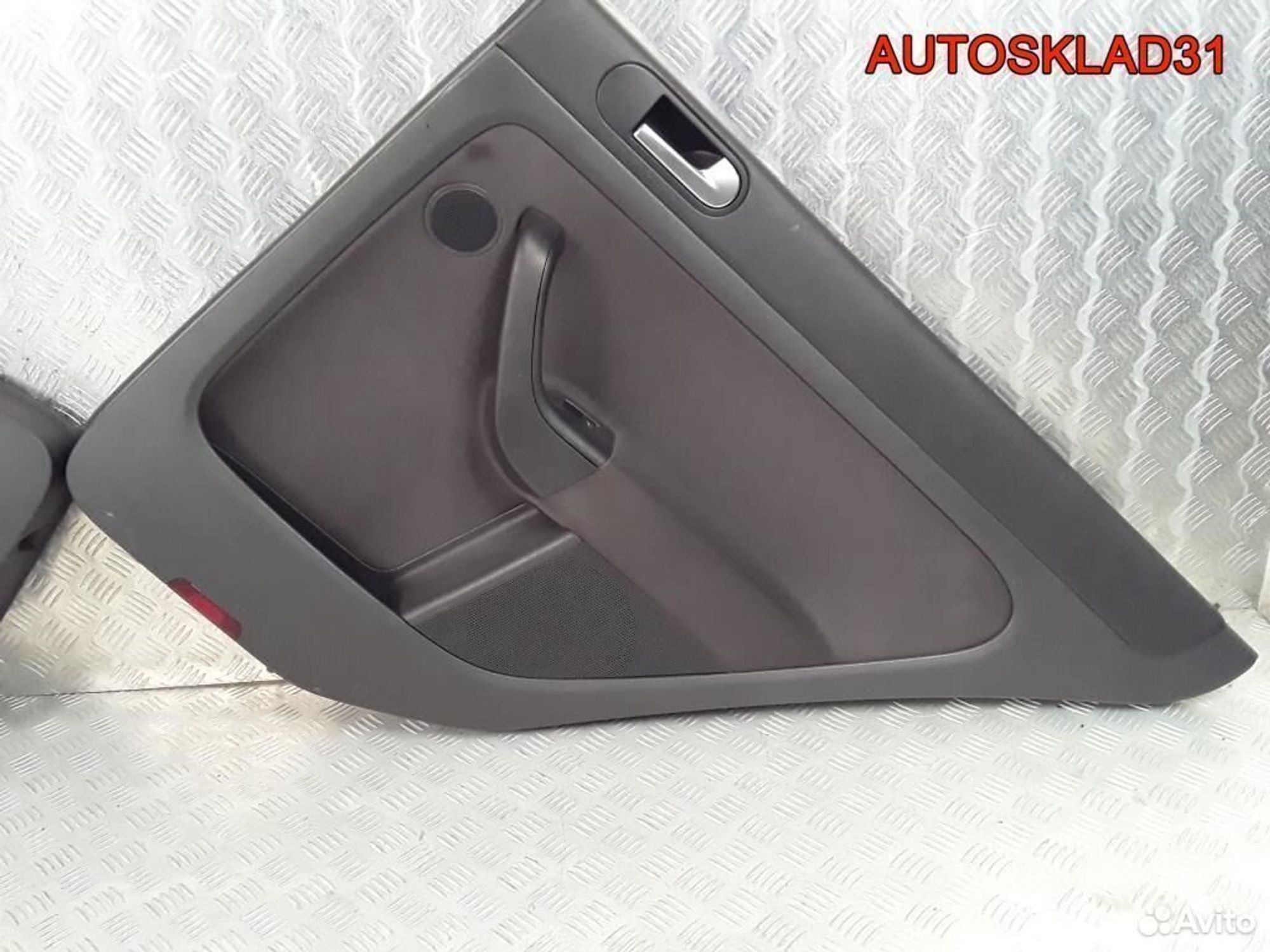 Обшивка двери задней правой VW Golf 5+ 5M0868074A, 2100 рублей, Дубовое