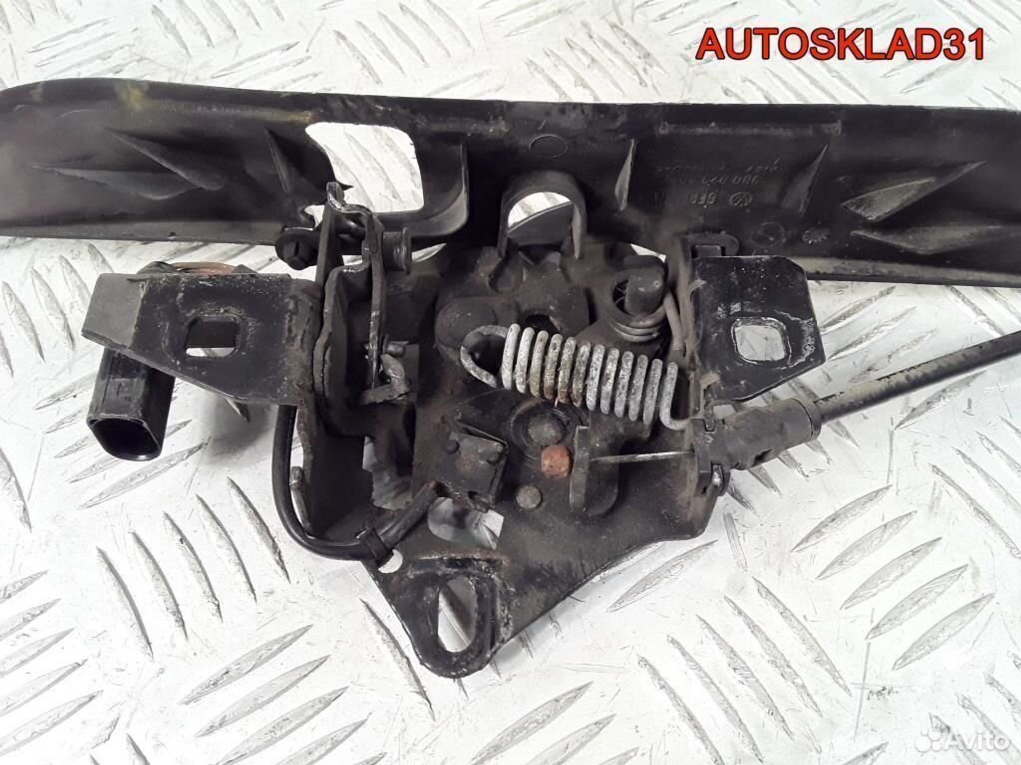Замок капота Volkswagen Passat B5+ 3B0823509R, 1700 рублей, Дубовое