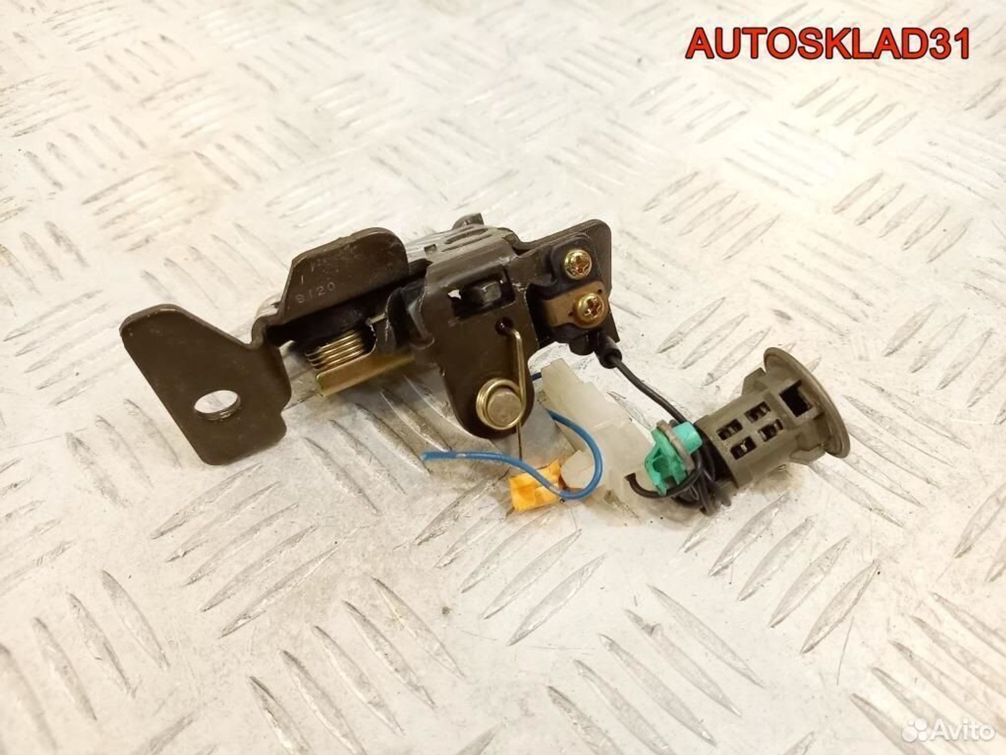 Замок багажника Mazda 323 BA 1994-1998, 1200 рублей, Дубовое