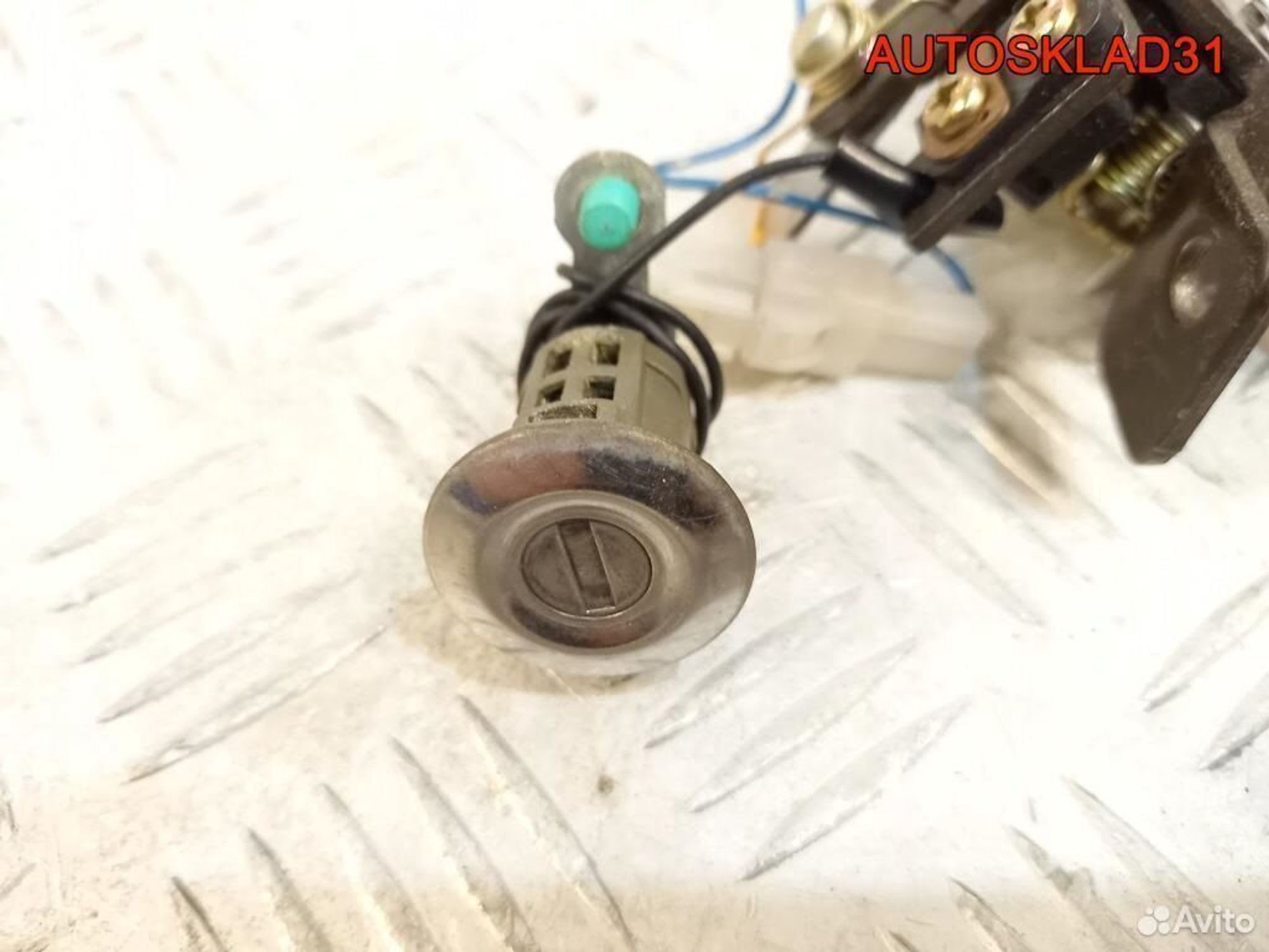 Замок багажника Mazda 323 BA 1994-1998, 1200 рублей, Дубовое