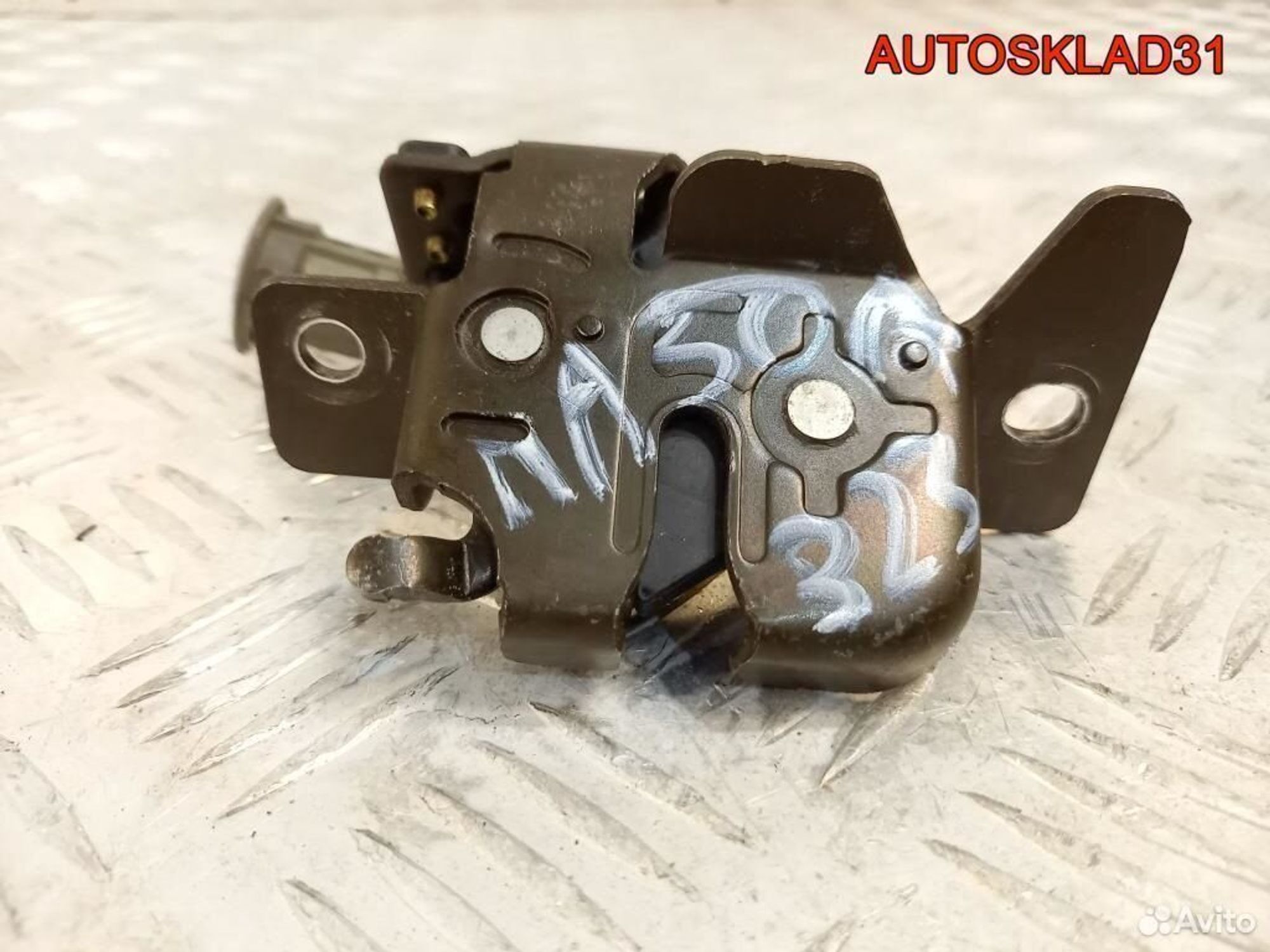 Замок багажника Mazda 323 BA 1994-1998, 1200 рублей, Дубовое