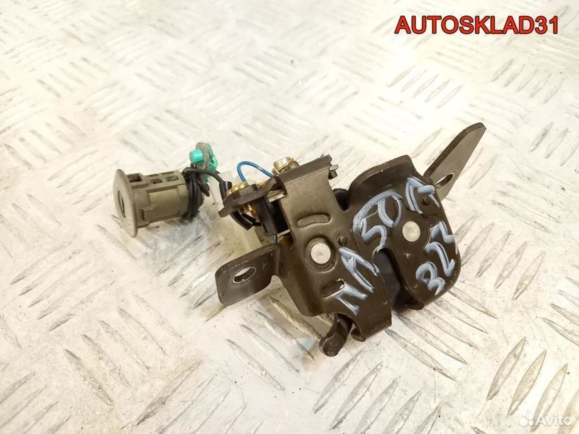 Замок багажника Mazda 323 BA 1994-1998, 1200 рублей, Дубовое