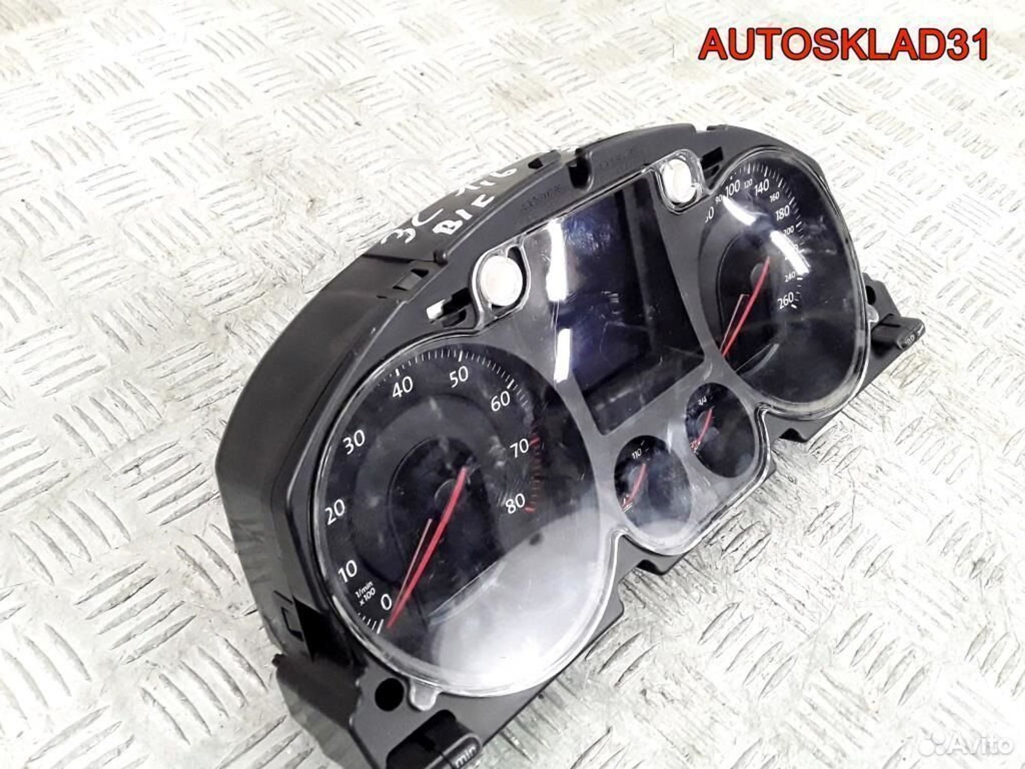 Панель приборов VW Passat B6 3C0920870FX Бензин, 5500 рублей, Дубовое