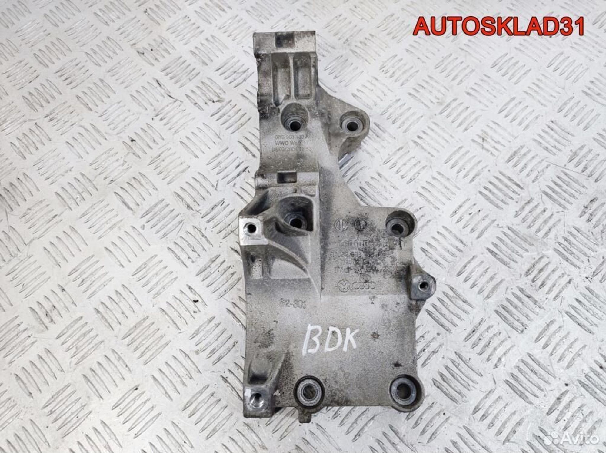 Кронштейн генератора VW Golf 5 2.0 BDK 03G903143A, 1100 рублей, Дубовое
