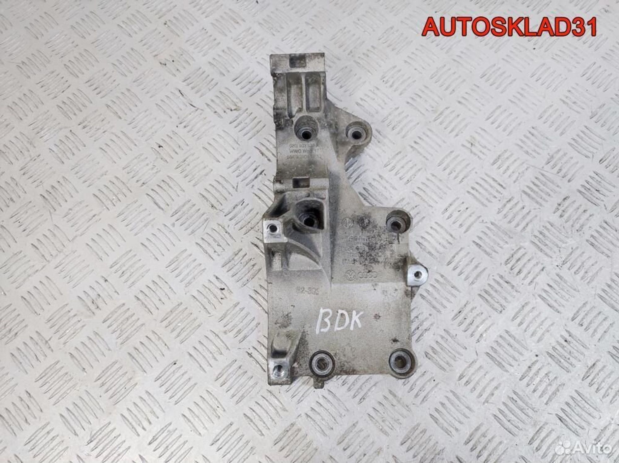 Кронштейн генератора VW Golf 5 2.0 BDK 03G903143A, 1100 рублей, Дубовое