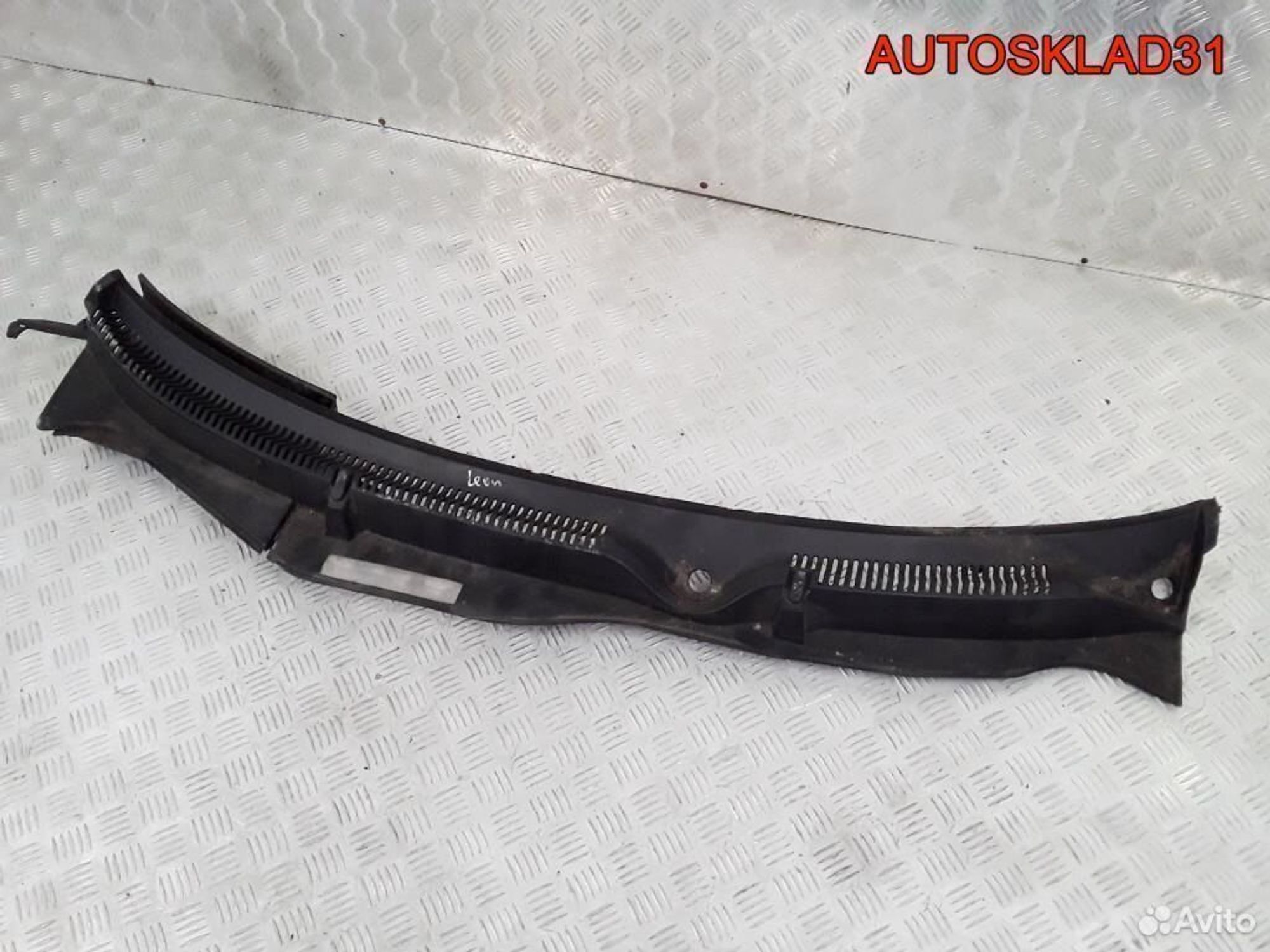 Решетка стеклоочистителя Seat Leon 1M1 1M1853185, 2100 рублей, Дубовое