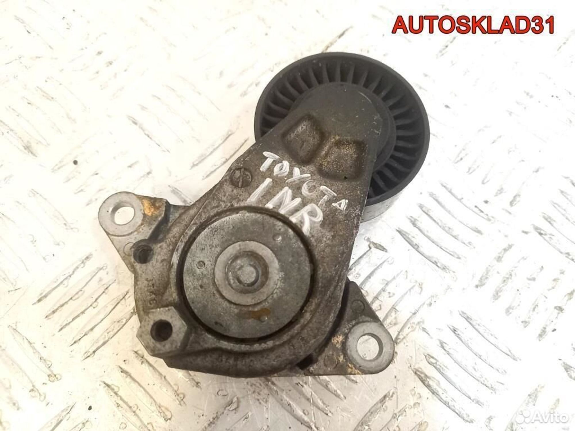 Ролик-натяжитель ремня Toyota Yaris 1NR 1662047010, 500 рублей, Дубовое