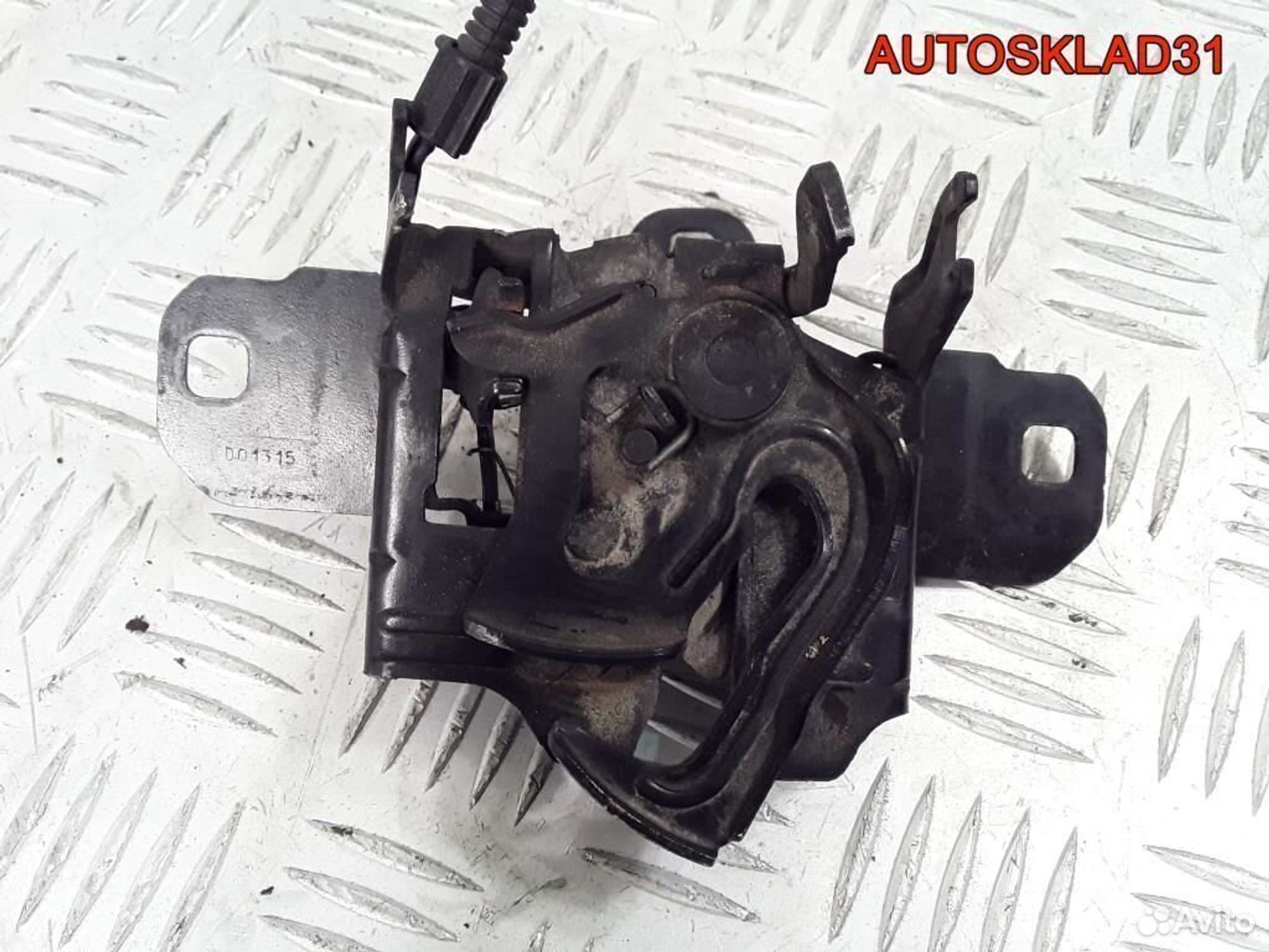 Замок капота Volkswagen Golf 4 1J0823509C, 2100 рублей, Дубовое