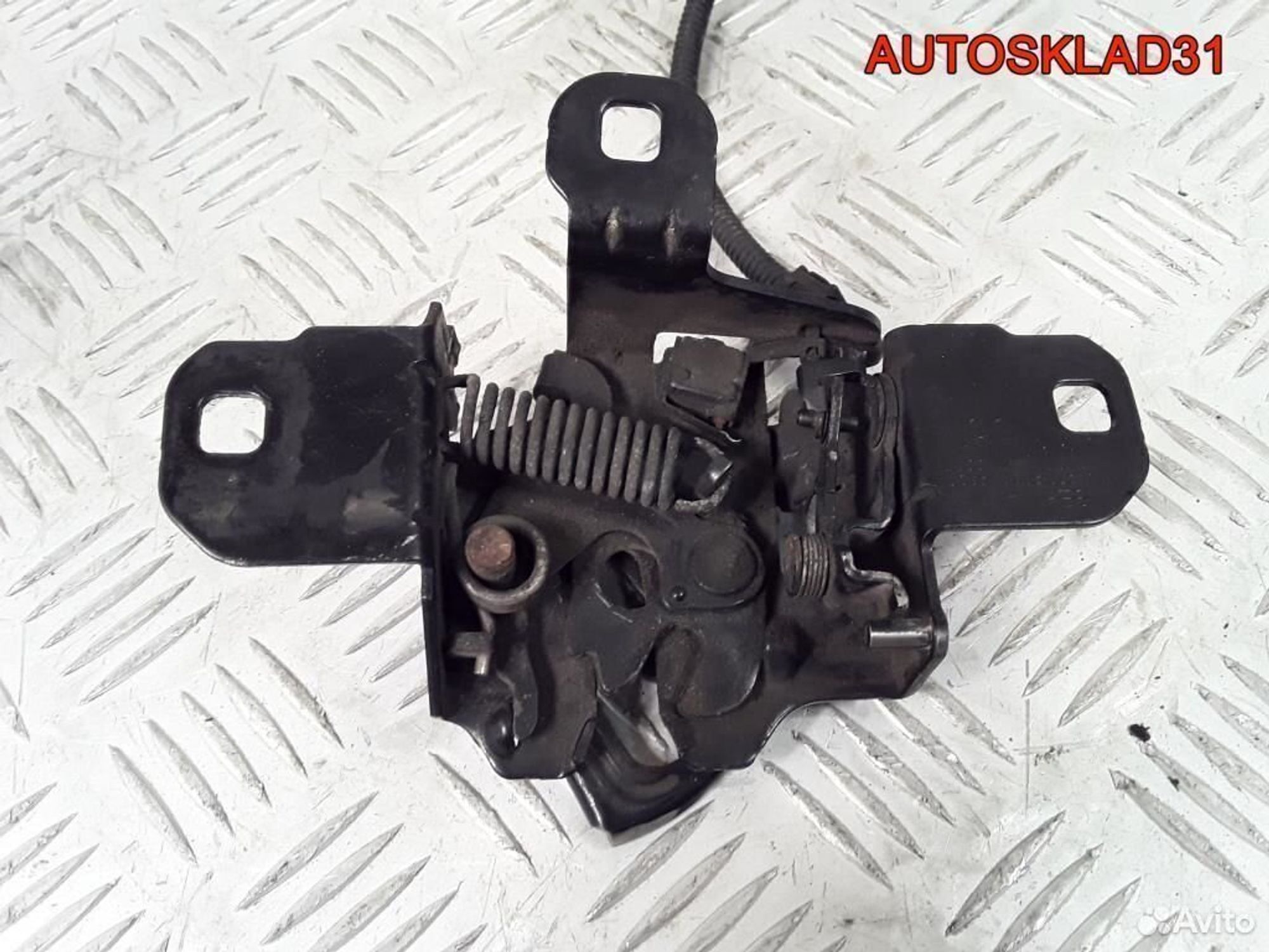 Замок капота Volkswagen Golf 4 1J0823509C, 2100 рублей, Дубовое