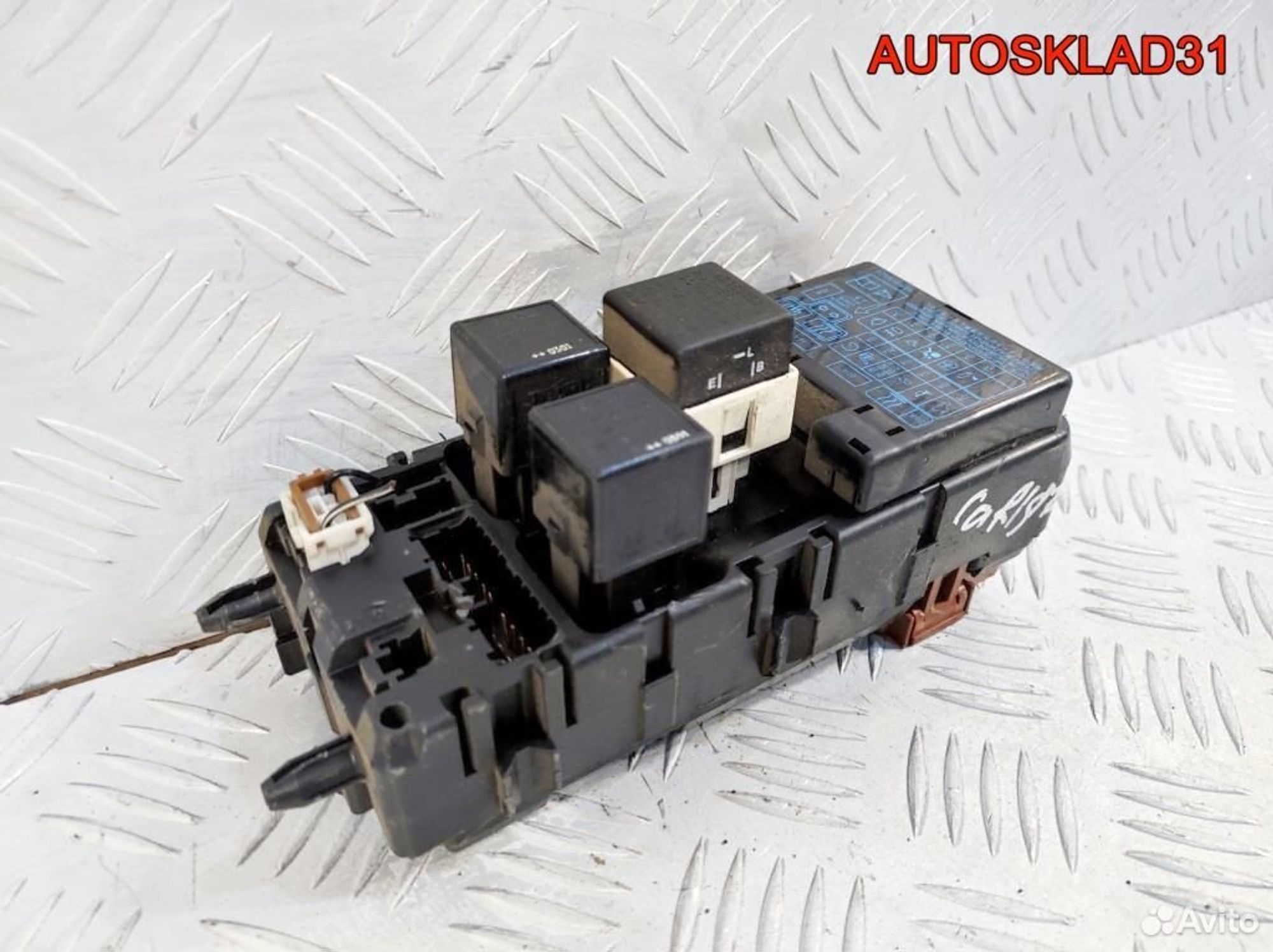 Блок предохранителей Mitsubishi Carisma MR318826, 1700 рублей, Дубовое