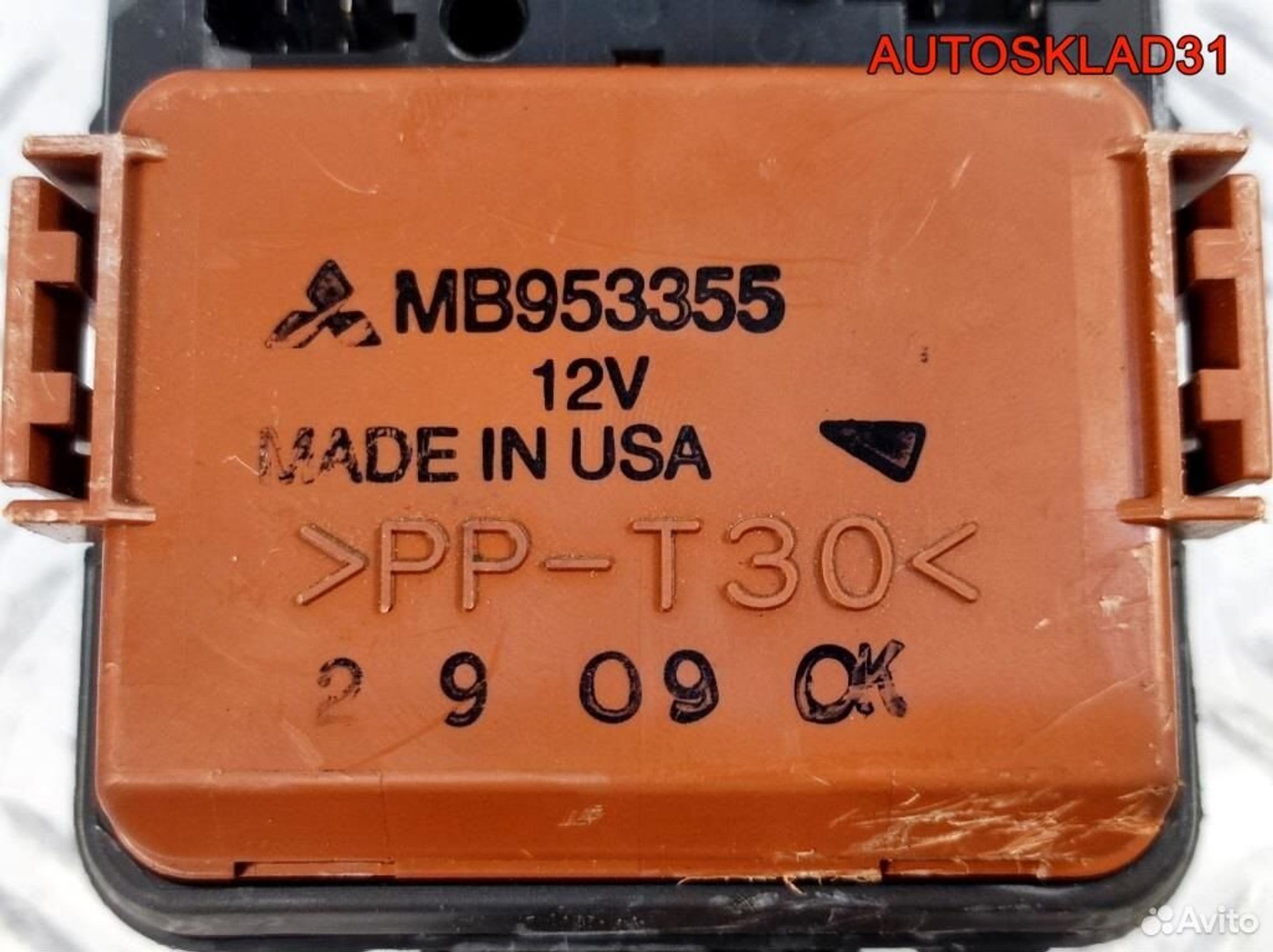 Блок предохранителей Mitsubishi Carisma MR318826, 1700 рублей, Дубовое