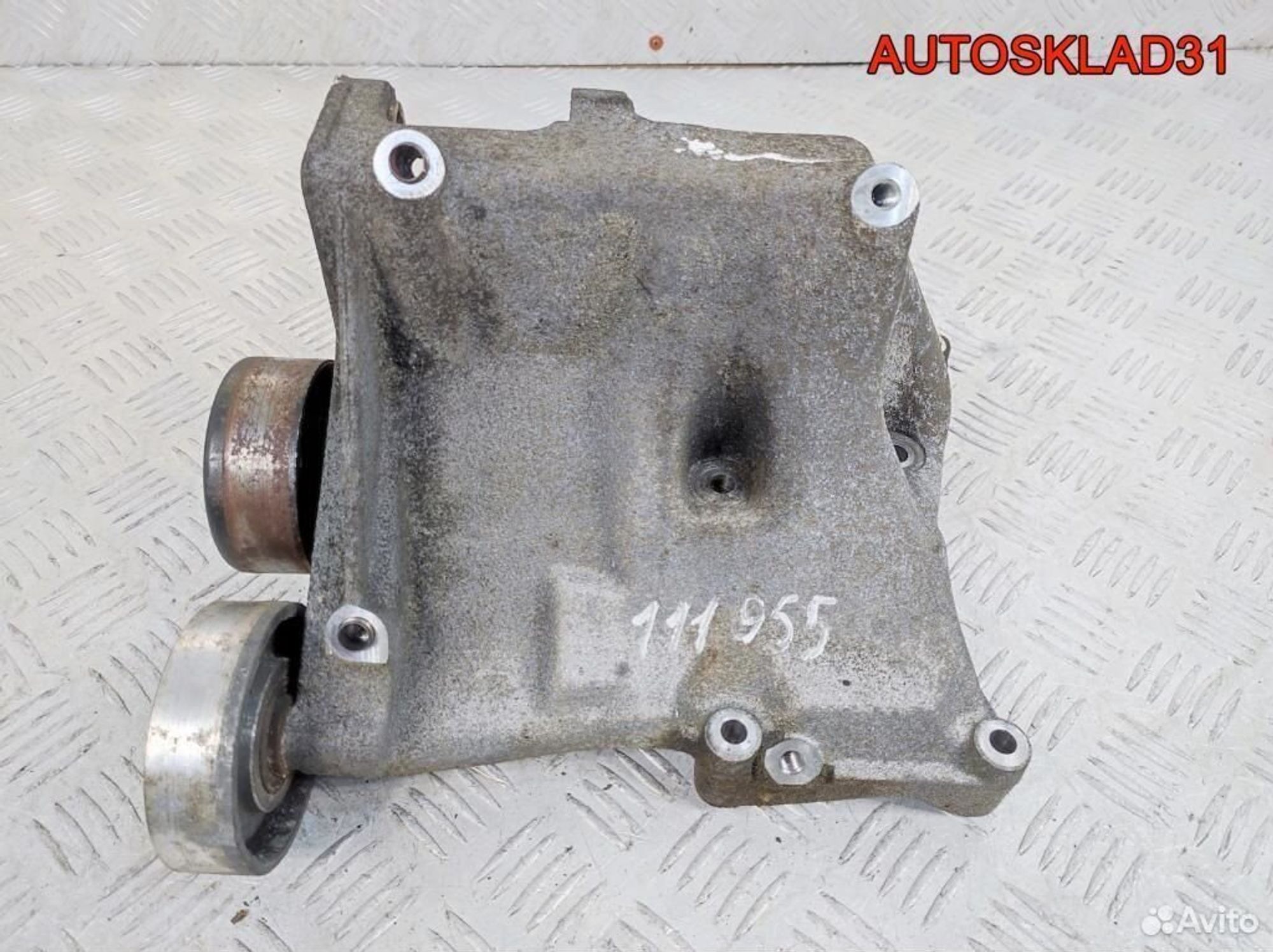Кронштейн генератора Mercedes W203 A1110960645, 2100 рублей, Дубовое