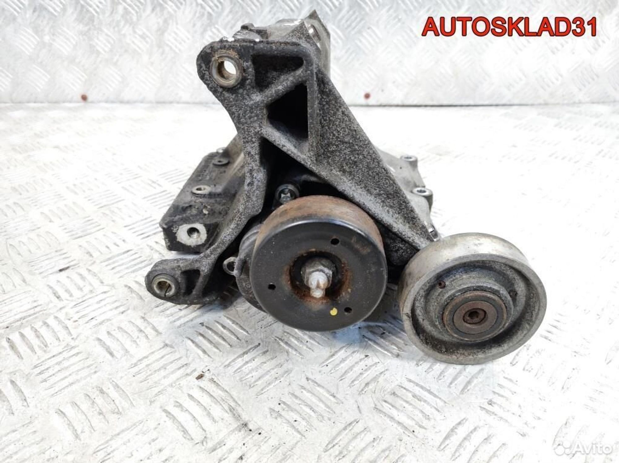 Кронштейн генератора Mercedes W203 A1110960645, 2100 рублей, Дубовое