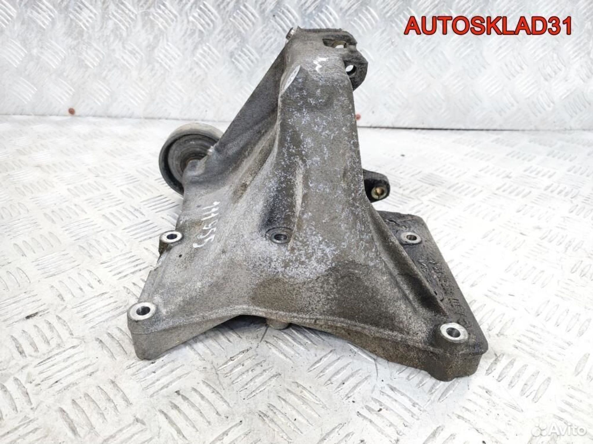 Кронштейн генератора Mercedes W203 A1110960645, 2100 рублей, Дубовое