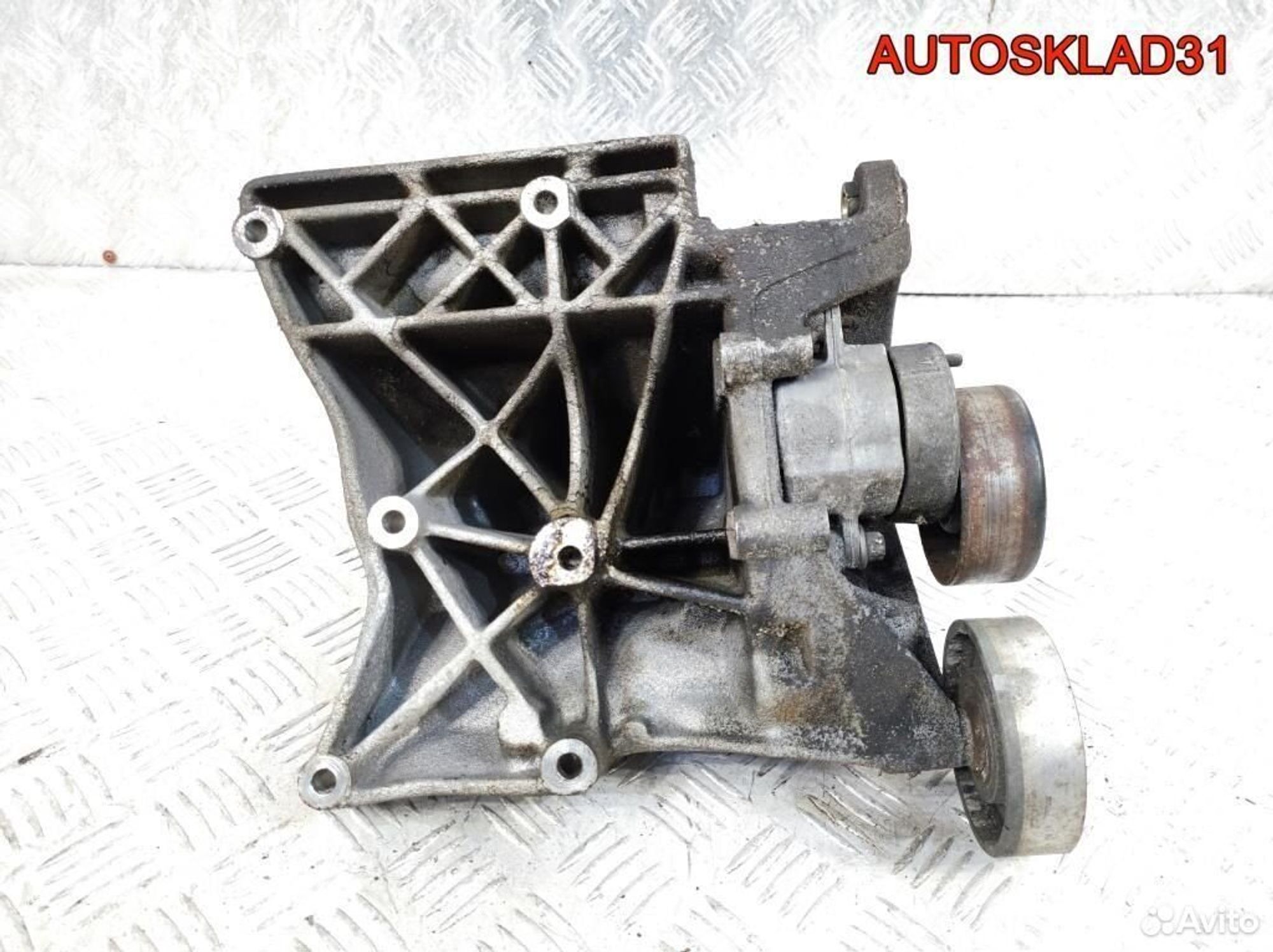 Кронштейн генератора Mercedes W203 A1110960645, 2100 рублей, Дубовое