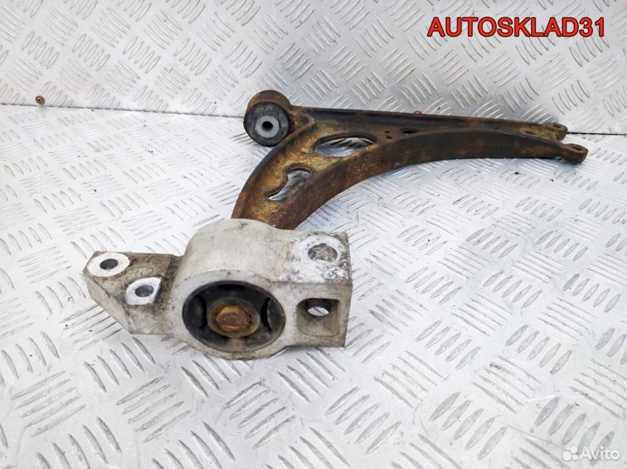 Рычаг передний правый VW Touran 2,0 BSX 1K0407153G, 3200 рублей, Дубовое