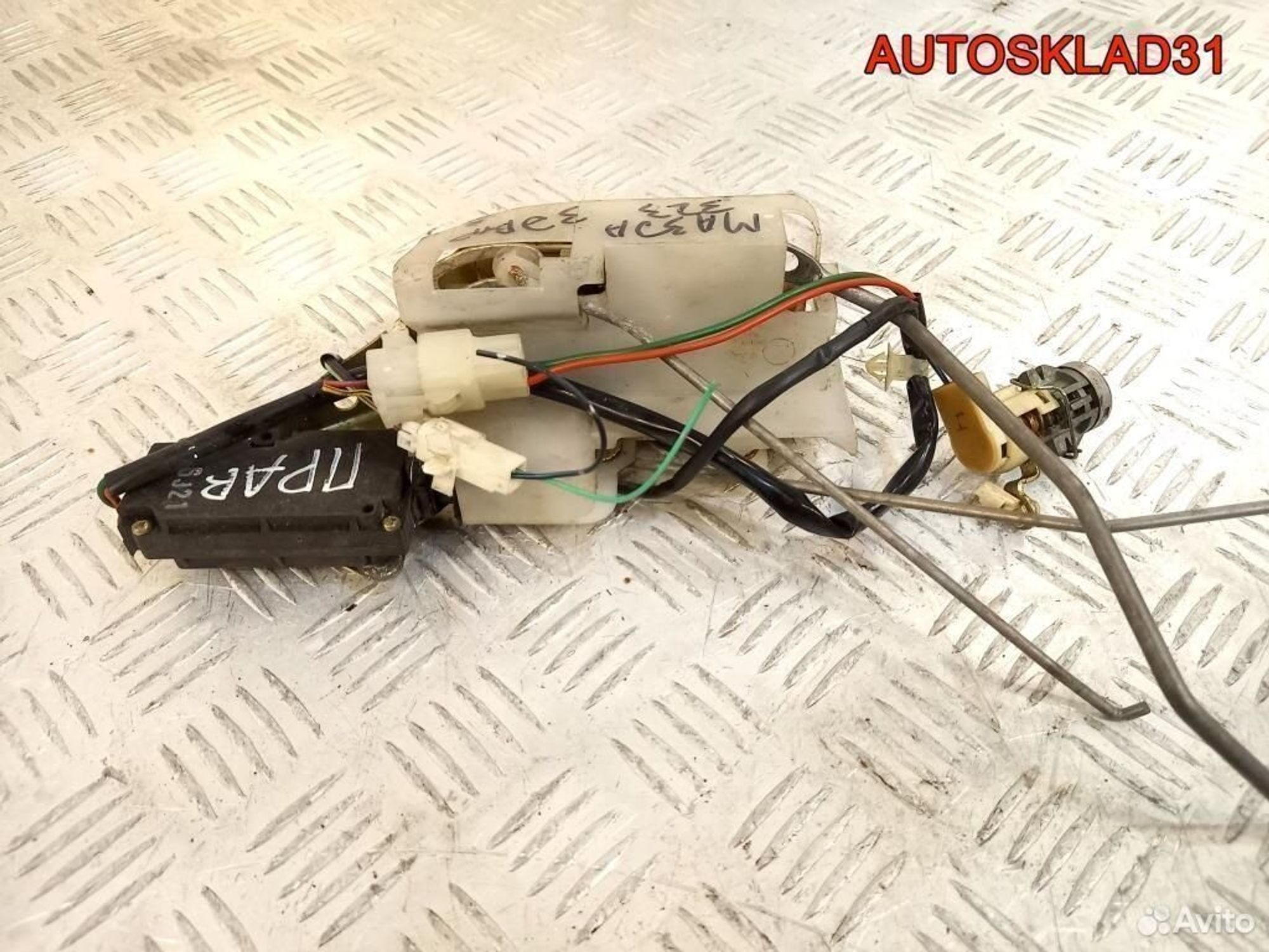 Замок двери передней правой Mazda 323 BA Хетчбэк, 1400 рублей, Дубовое