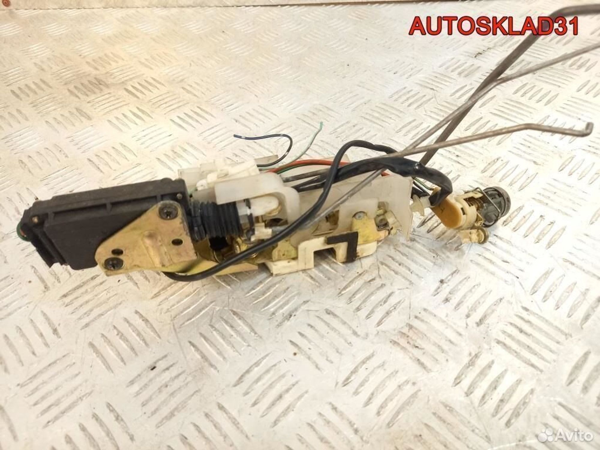 Замок двери передней правой Mazda 323 BA Хетчбэк, 1400 рублей, Дубовое