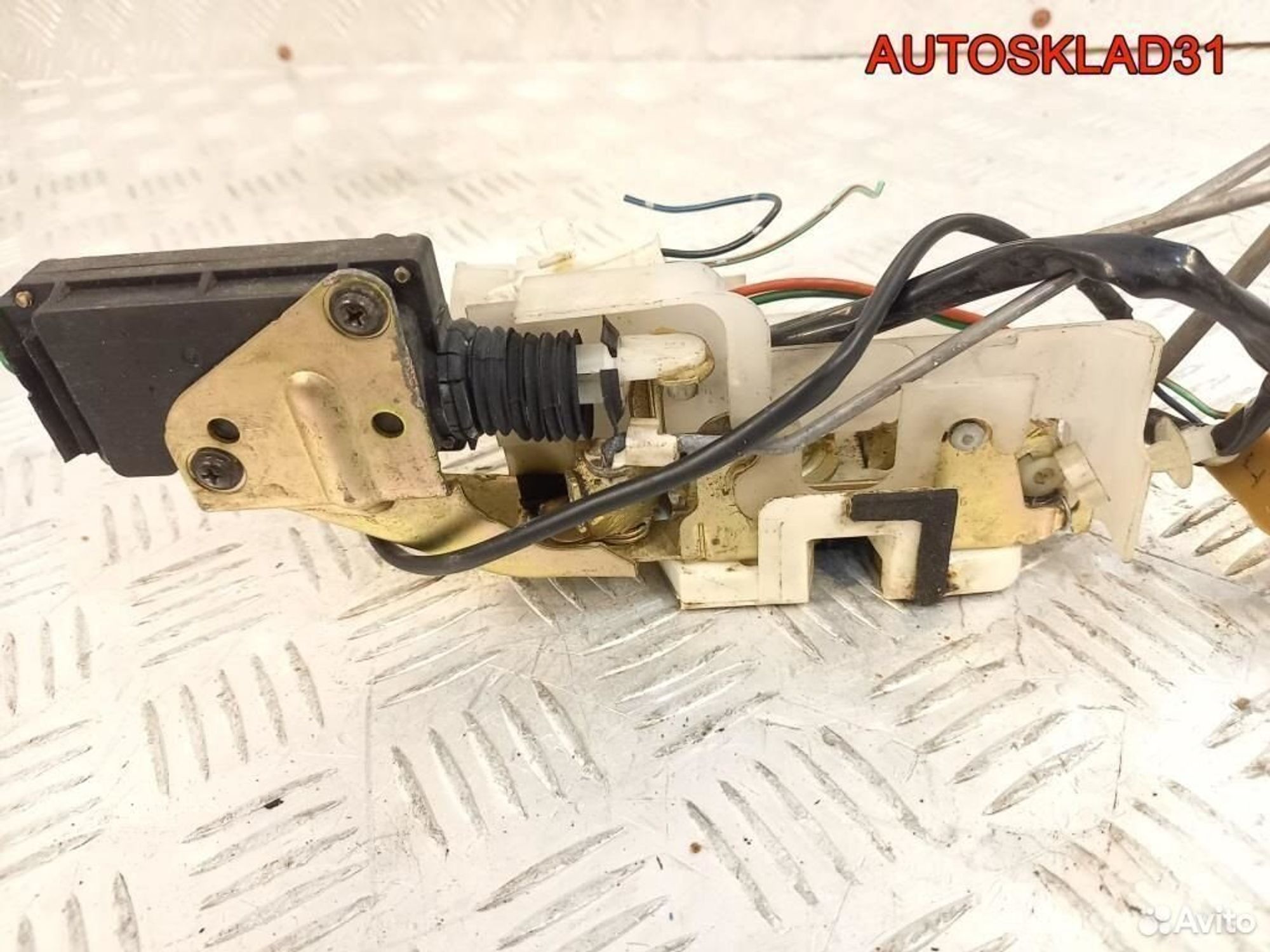 Замок двери передней правой Mazda 323 BA Хетчбэк, 1400 рублей, Дубовое