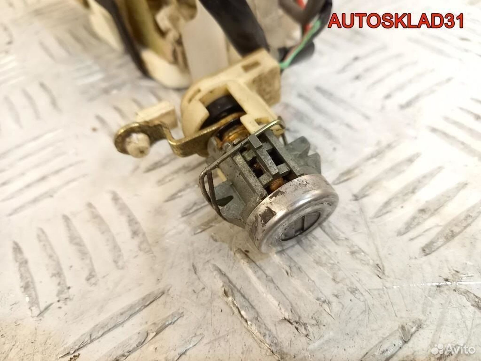 Замок двери передней правой Mazda 323 BA Хетчбэк, 1400 рублей, Дубовое