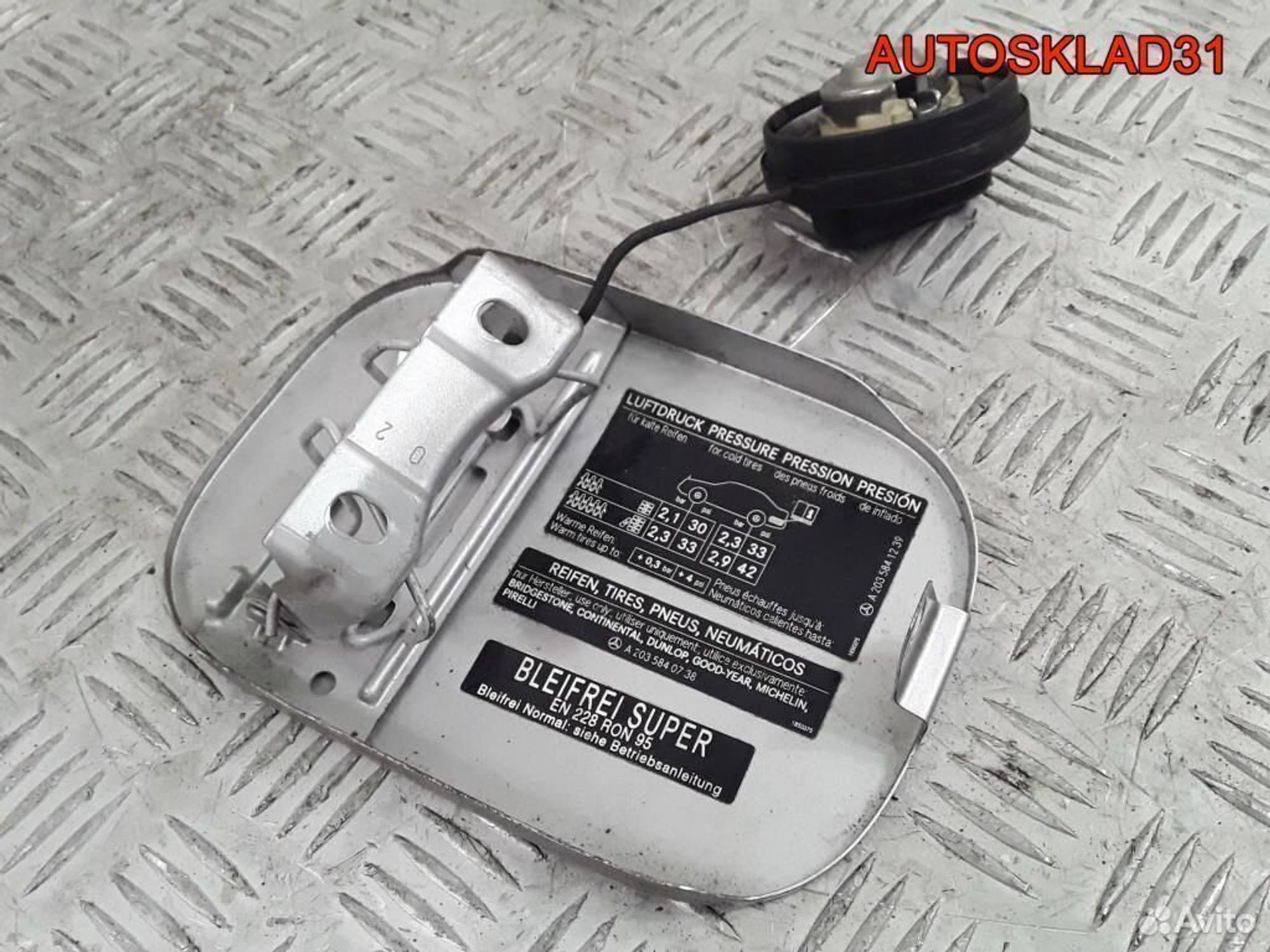 Лючок бензобака Mercedes Benz W203 A2037500806, 1100 рублей, Дубовое