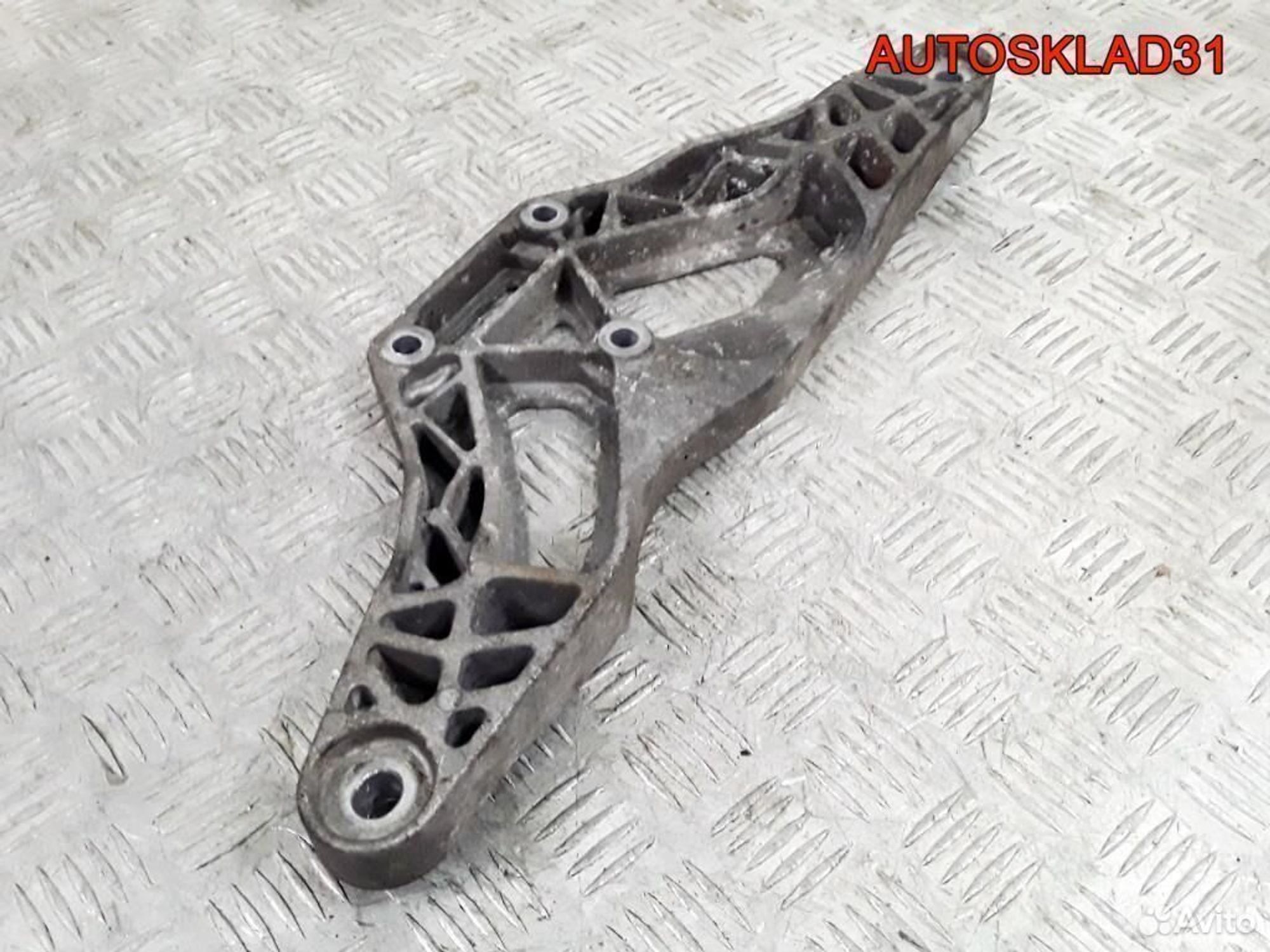 Кронштейн редуктора Audi A6 C6 4F0599287, 600 рублей, Дубовое