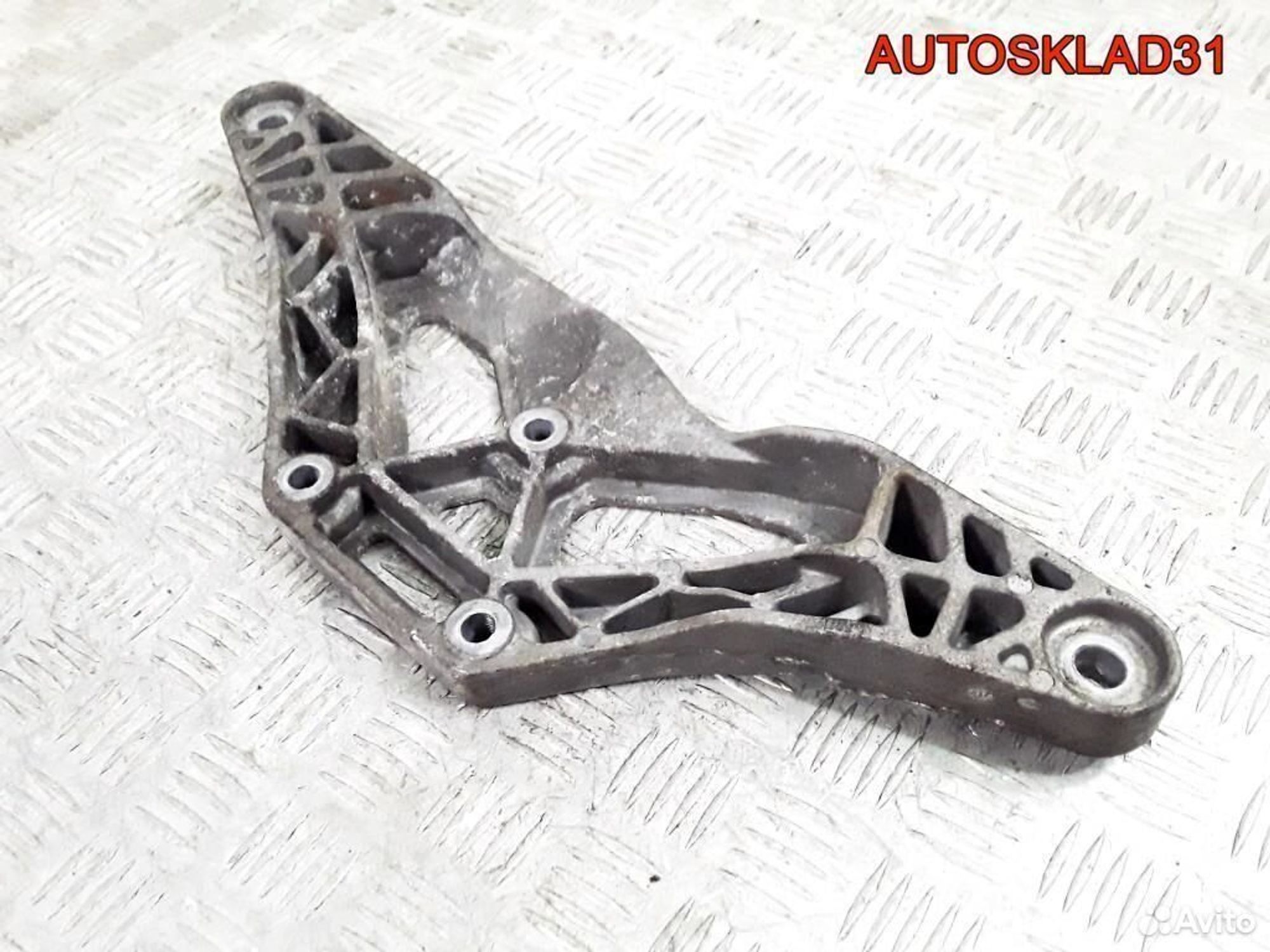 Кронштейн редуктора Audi A6 C6 4F0599287, 600 рублей, Дубовое