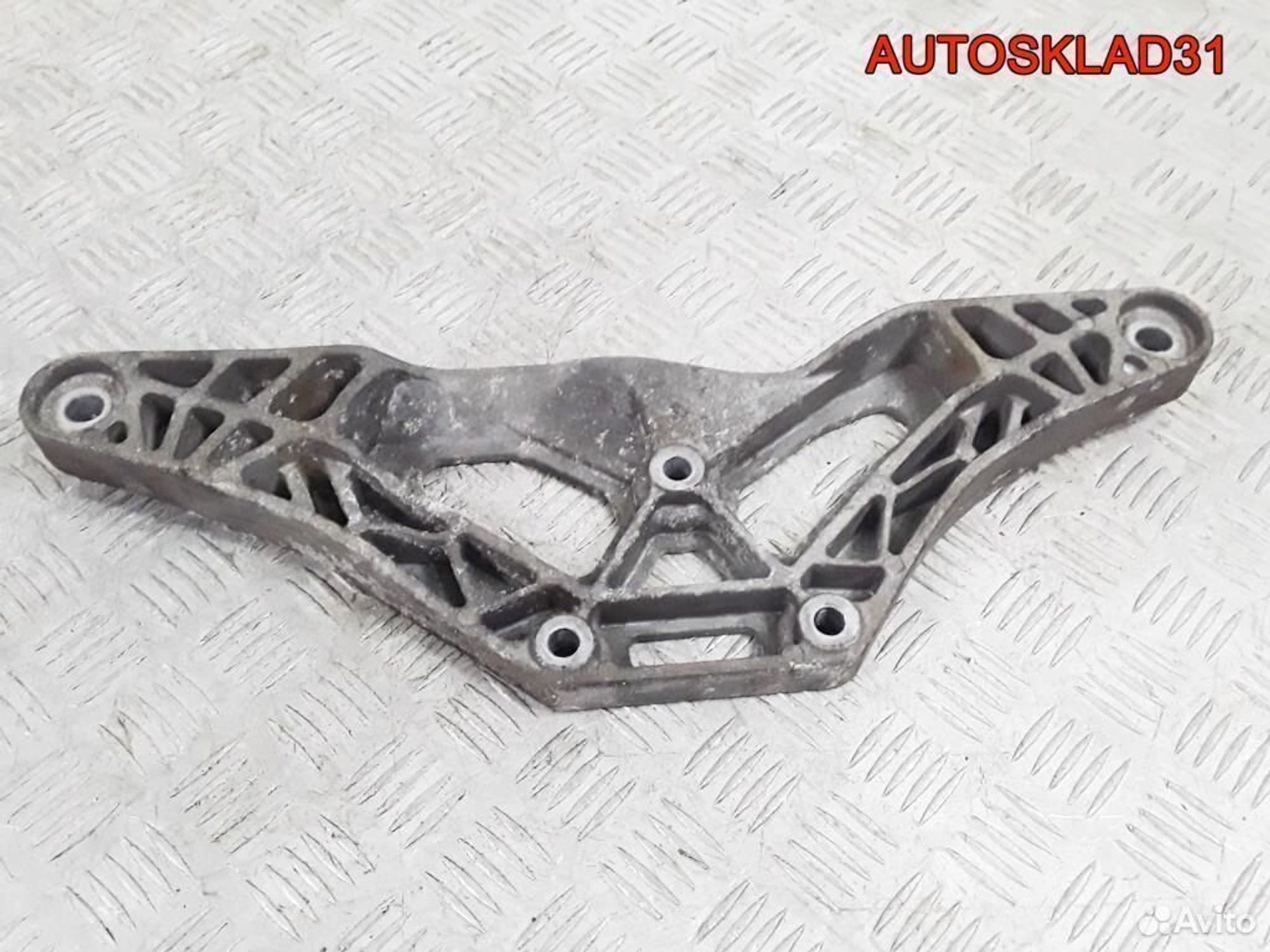 Кронштейн редуктора Audi A6 C6 4F0599287, 600 рублей, Дубовое