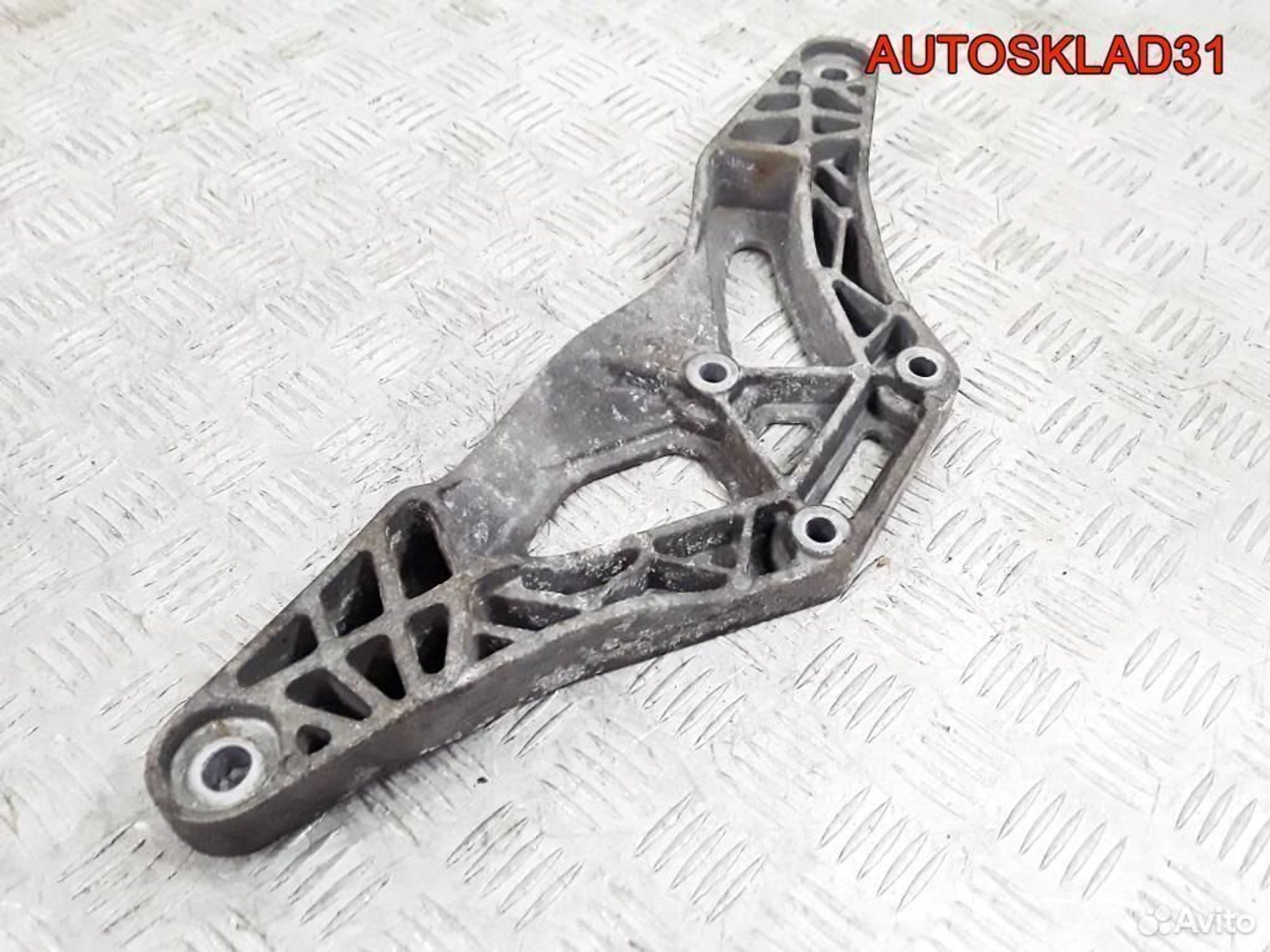 Кронштейн редуктора Audi A6 C6 4F0599287, 600 рублей, Дубовое