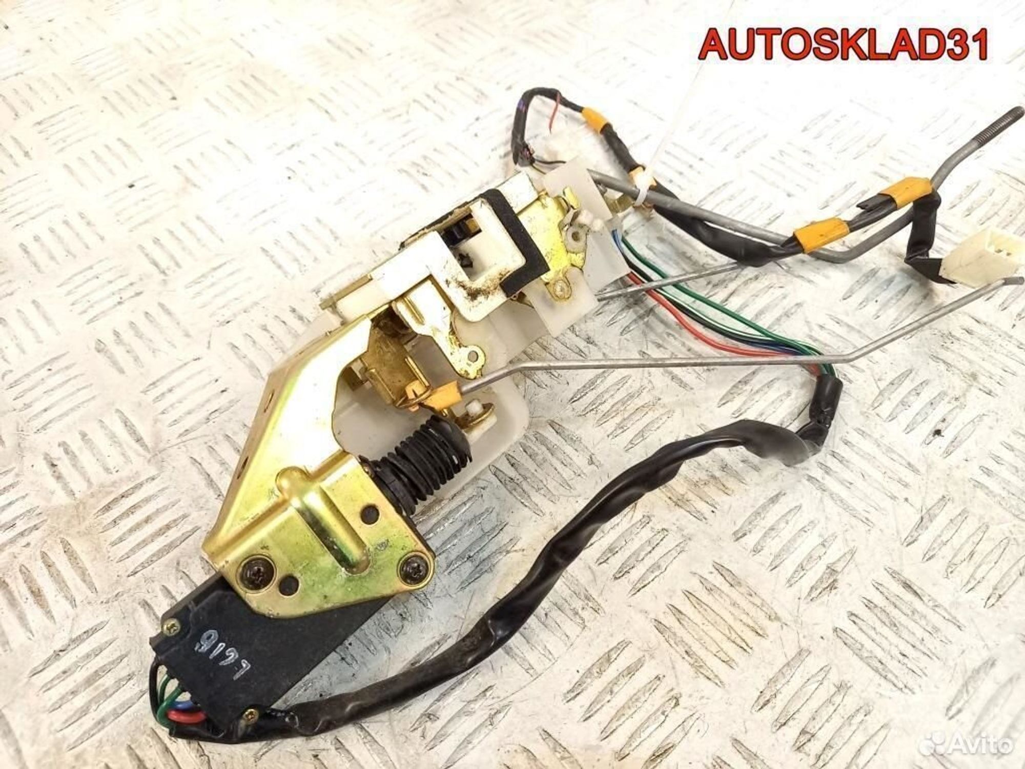 Замок двери передней левой Mazda 323 BA Хетчбэк, 1400 рублей, Дубовое