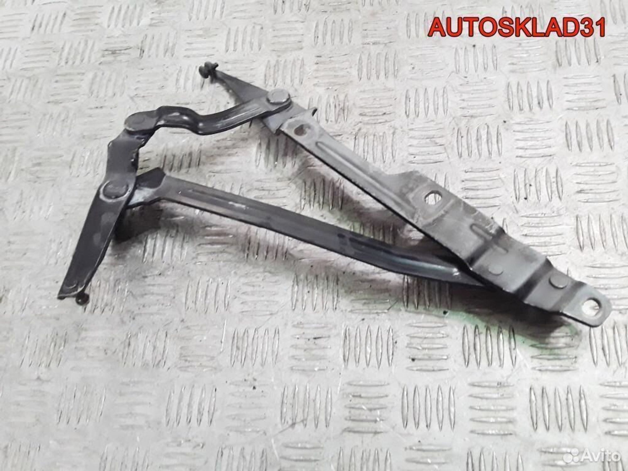 Петля крышки багажника левая Audi 100 C4, 700 рублей, Дубовое