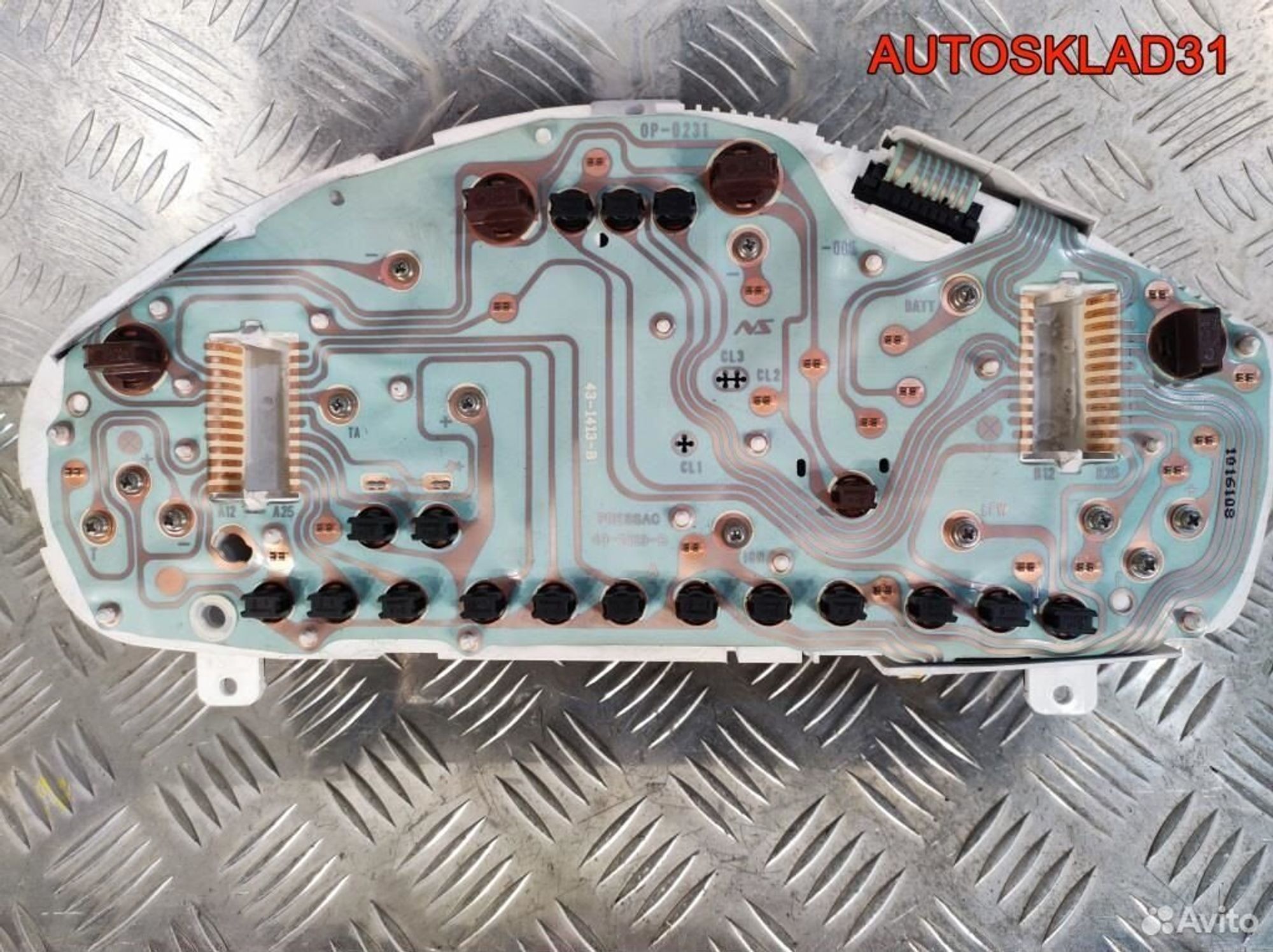 Панель приборов Mitsubishi Carisma MR480266, 2500 рублей, Дубовое