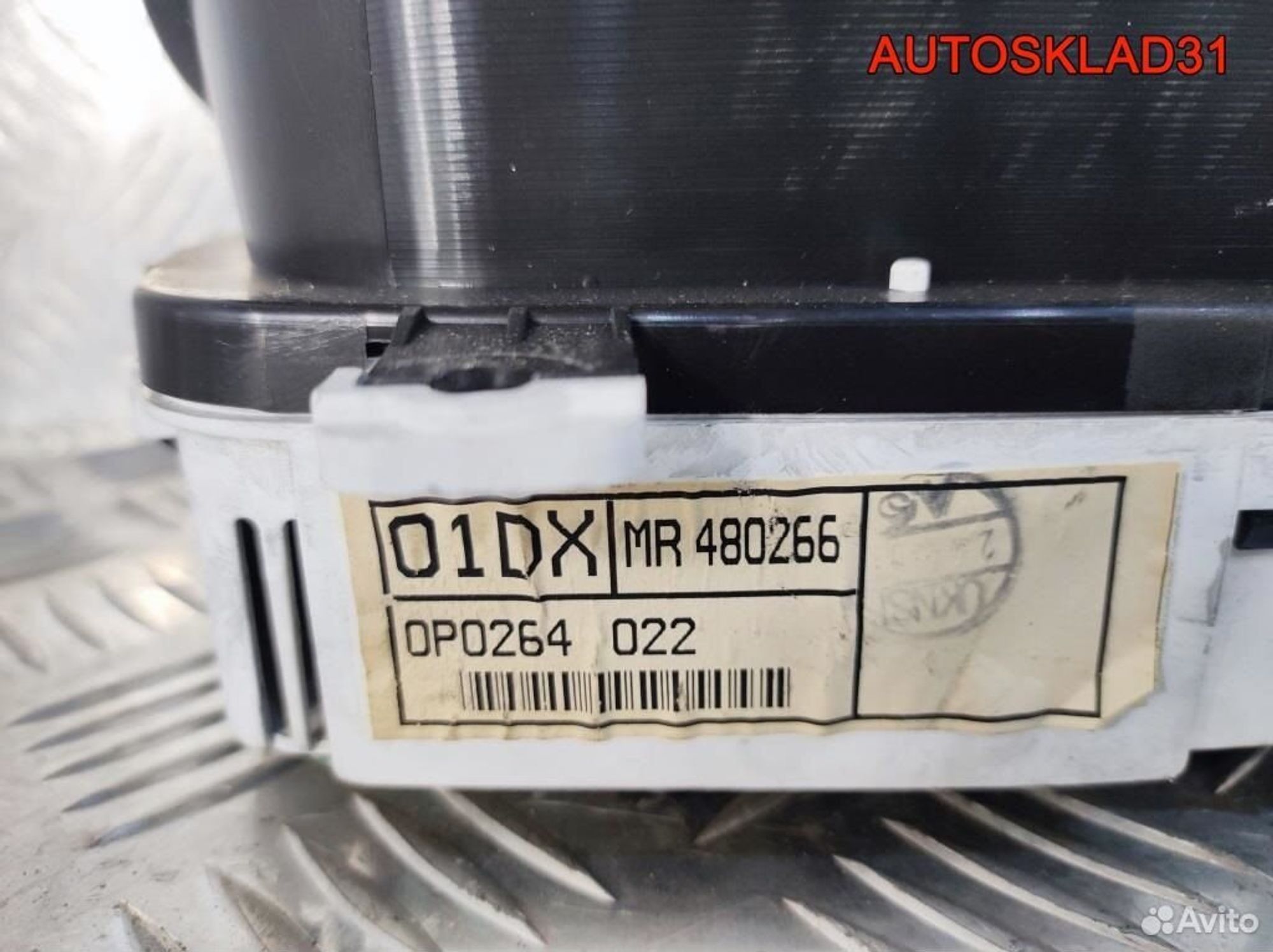 Панель приборов Mitsubishi Carisma MR480266, 2500 рублей, Дубовое