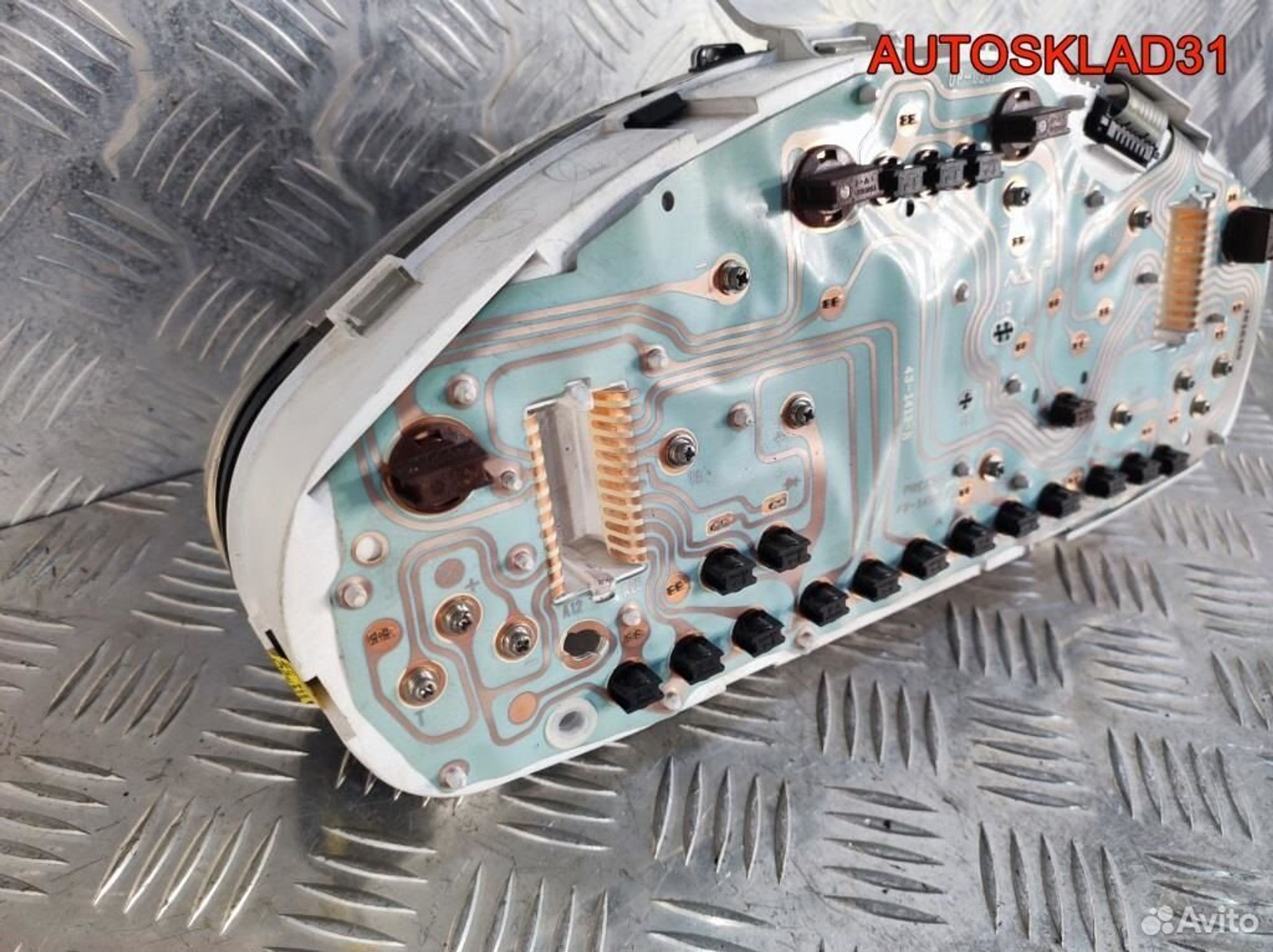 Панель приборов Mitsubishi Carisma MR480266, 2500 рублей, Дубовое