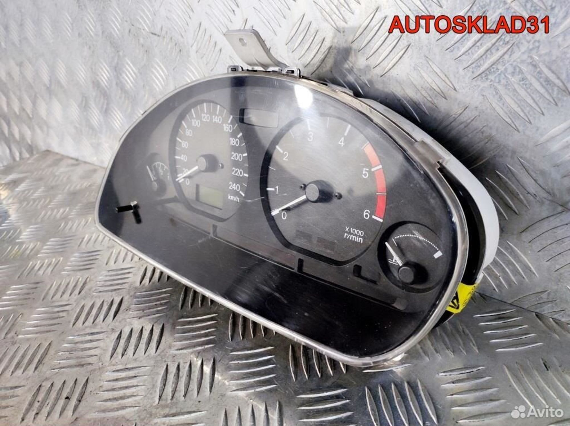 Панель приборов Mitsubishi Carisma MR480266, 2500 рублей, Дубовое