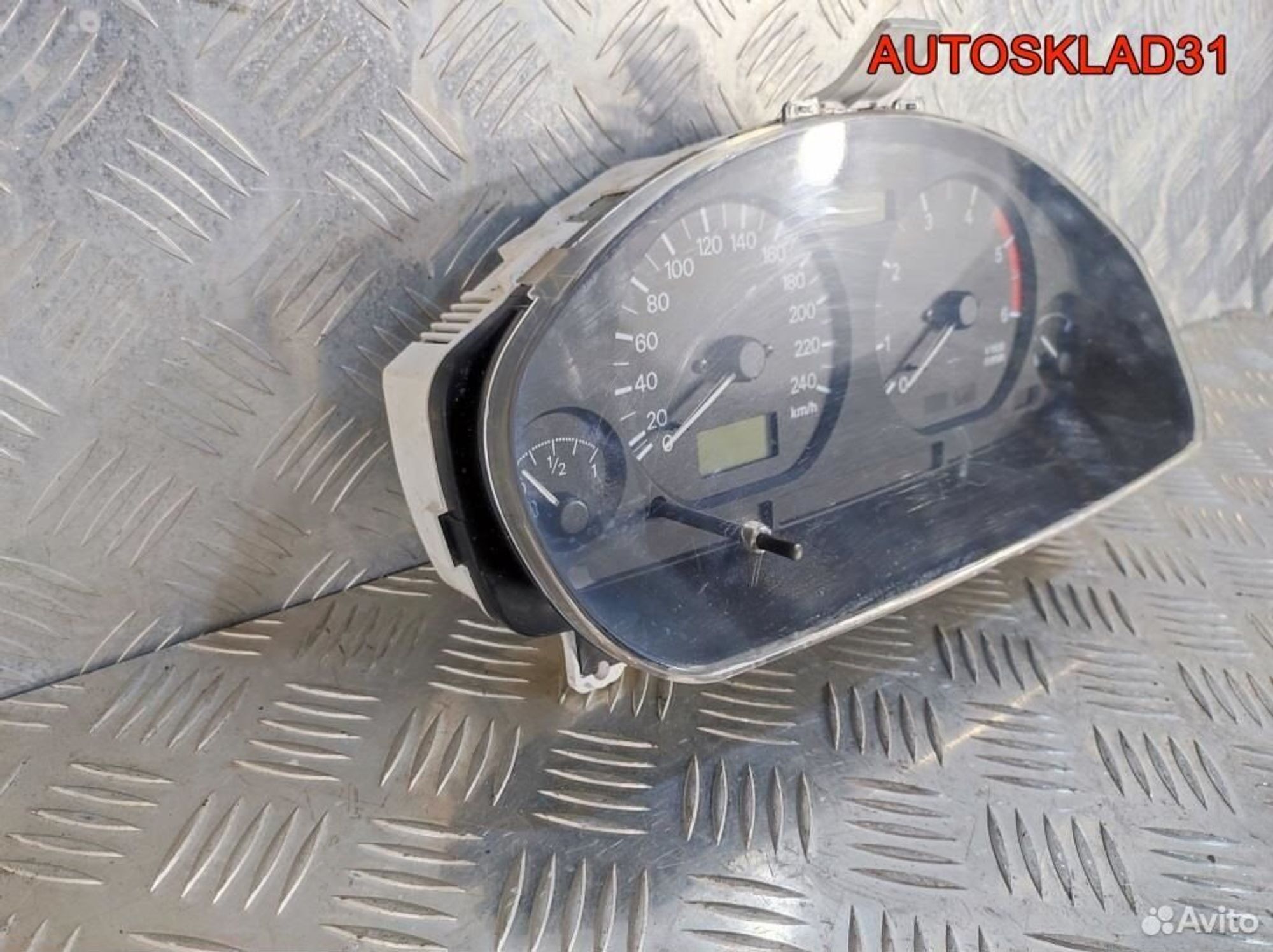 Панель приборов Mitsubishi Carisma MR480266, 2500 рублей, Дубовое