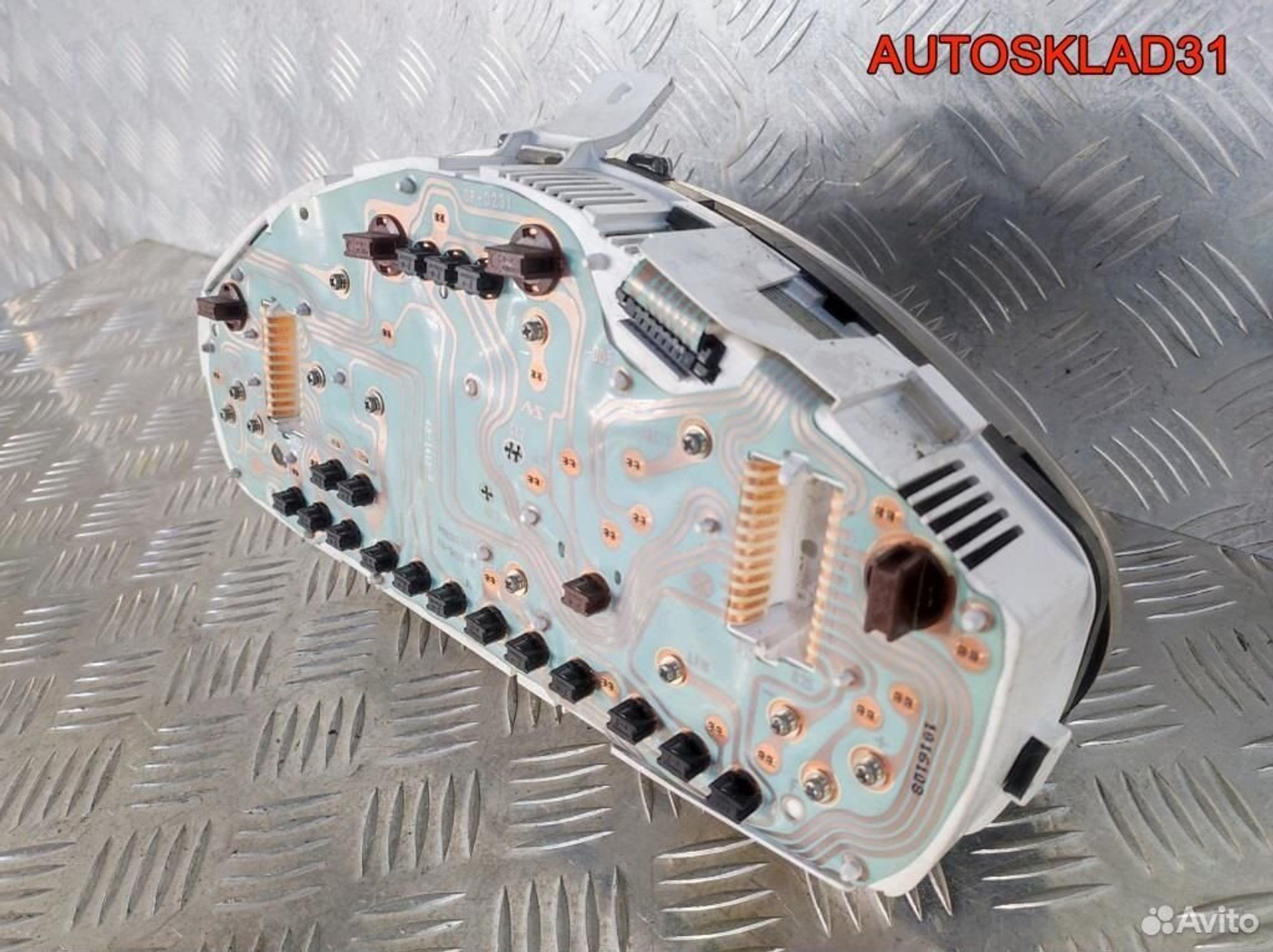 Панель приборов Mitsubishi Carisma MR480266, 2500 рублей, Дубовое