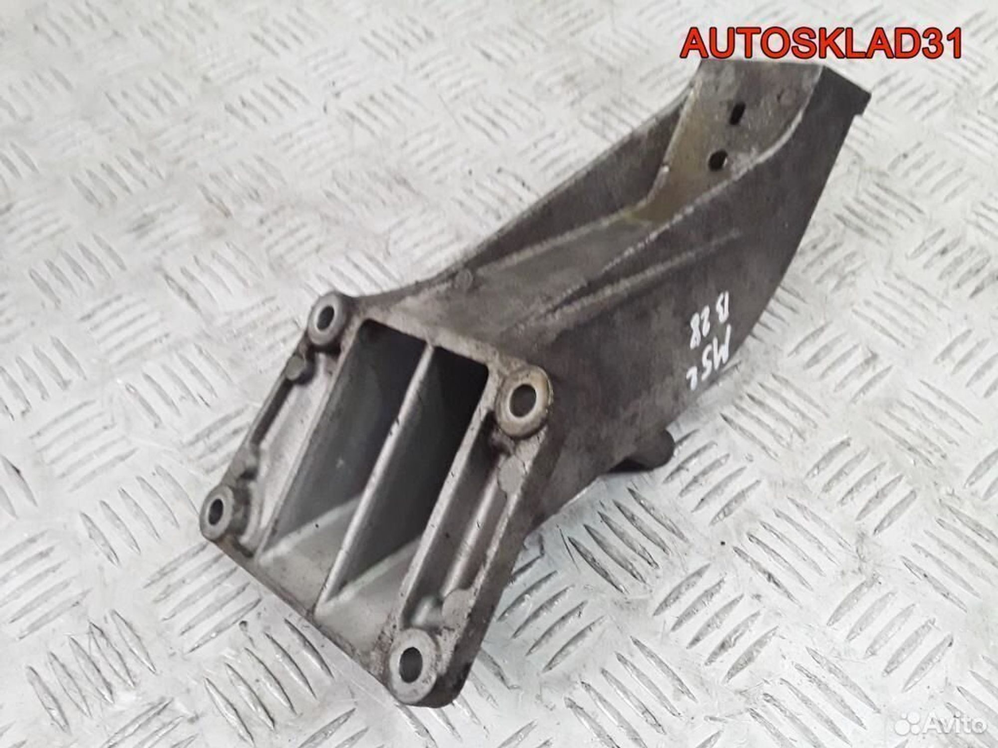 Кронштейн двигателя левый BMW E39 M52 22111092973, 1000 рублей, Дубовое