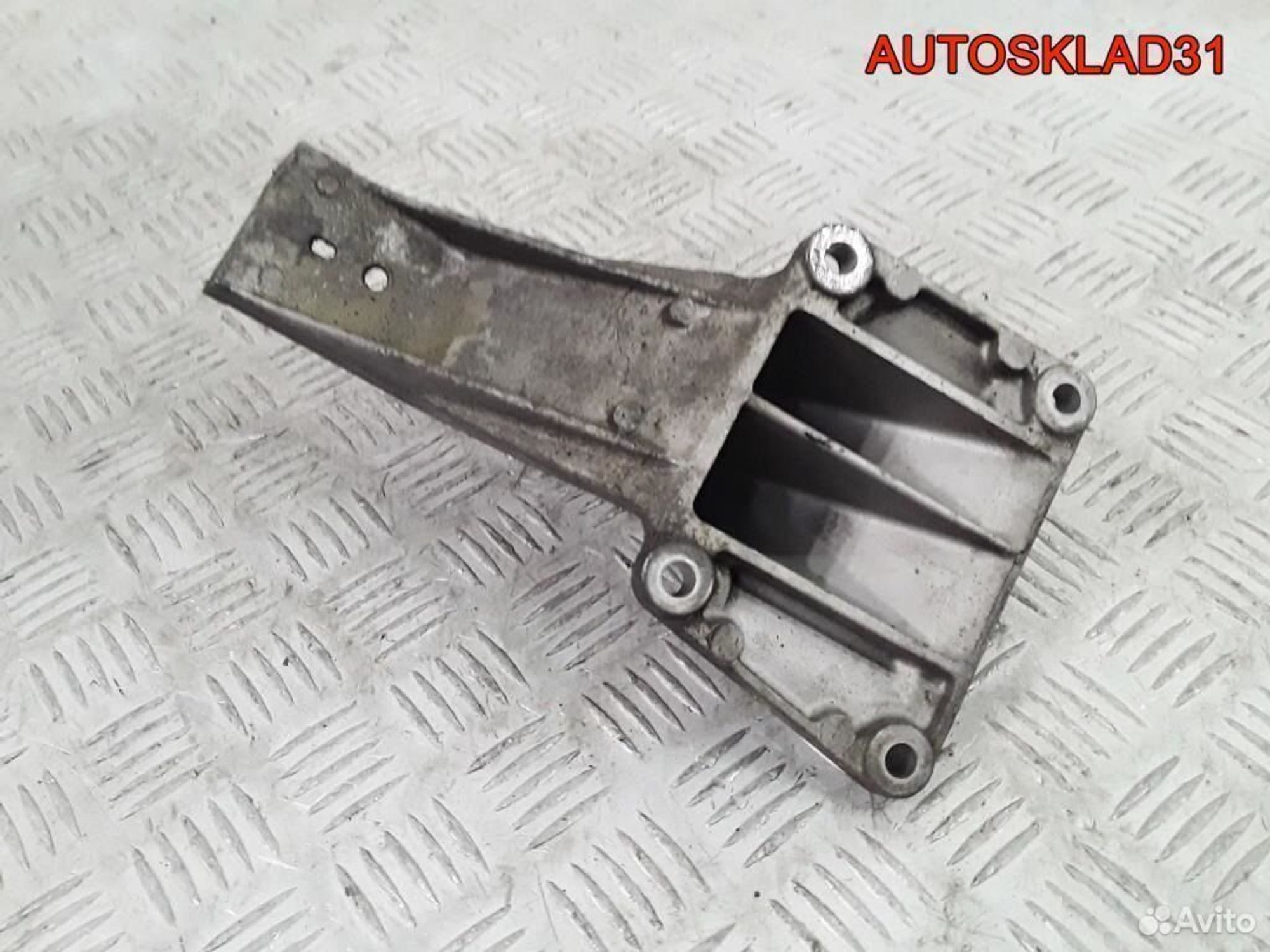 Кронштейн двигателя левый BMW E39 M52 22111092973, 1000 рублей, Дубовое