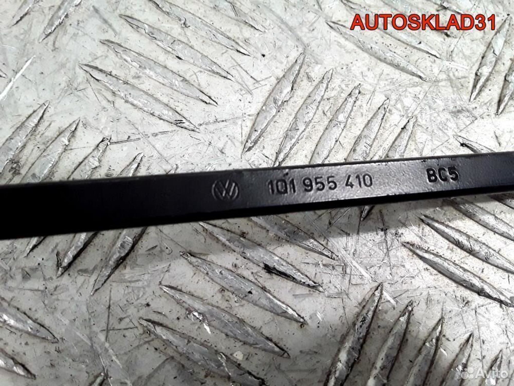 Поводок стеклоочистителя правый VW Golf 1Q1955410, 1100 рублей, Дубовое