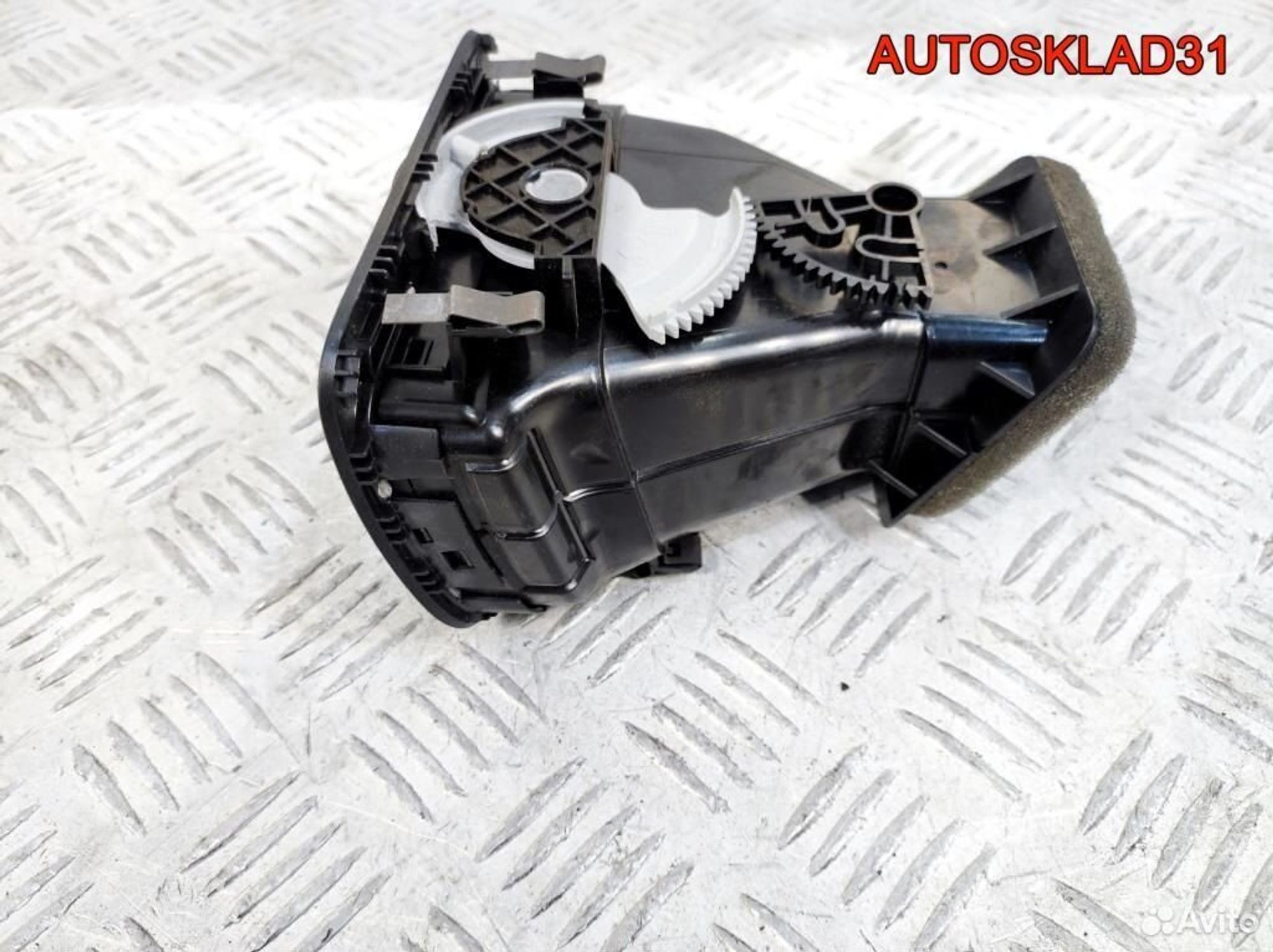 Дефлектор воздушный правый VW Golf 6 5K0819704K, 1100 рублей, Дубовое