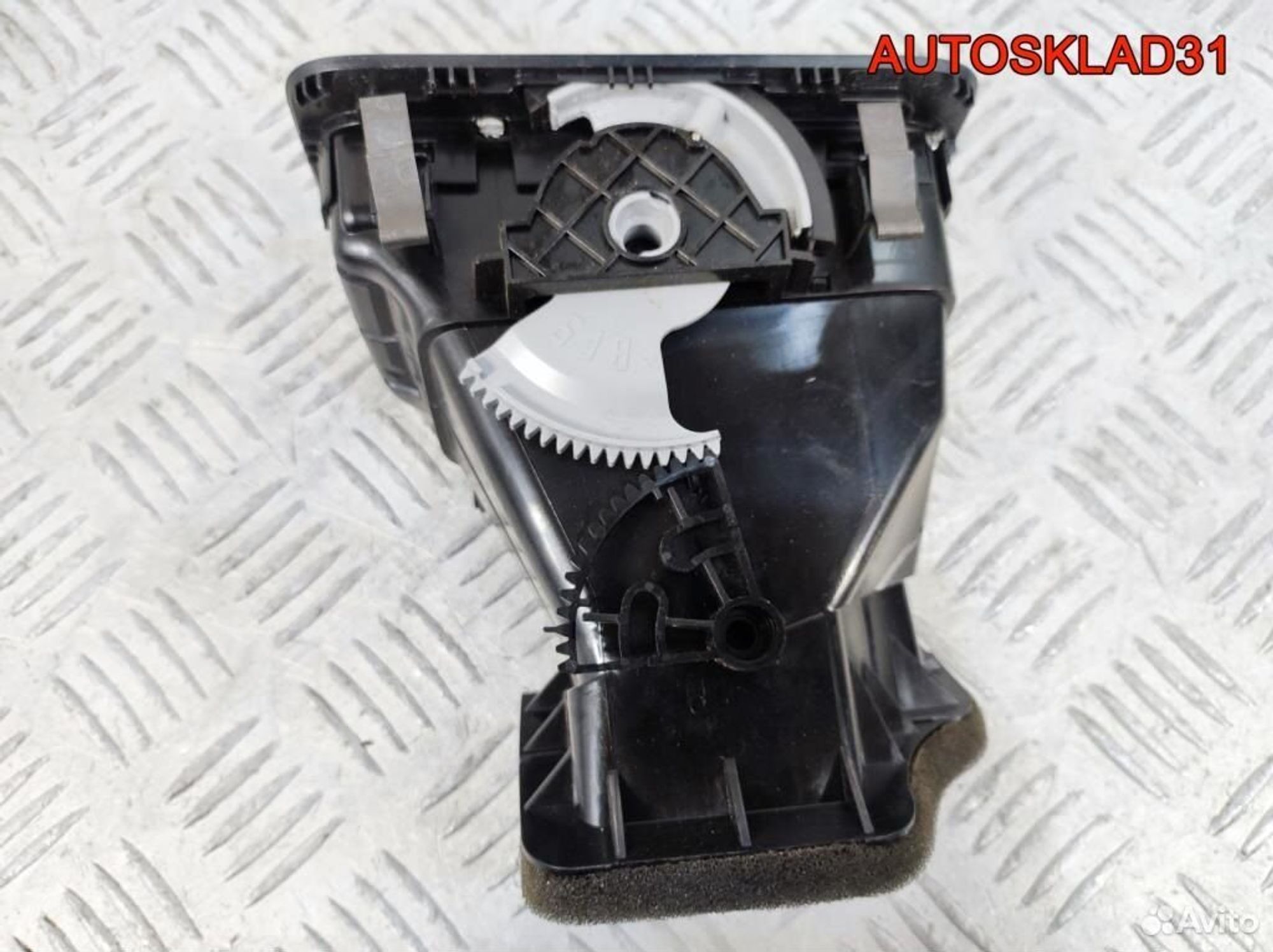 Дефлектор воздушный правый VW Golf 6 5K0819704K, 1100 рублей, Дубовое