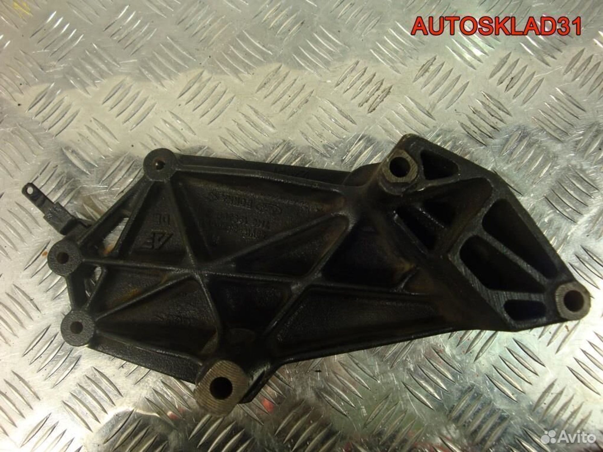 Кронштейн двигателя правый Alhambra 7M0199308C, 1200 рублей, Дубовое